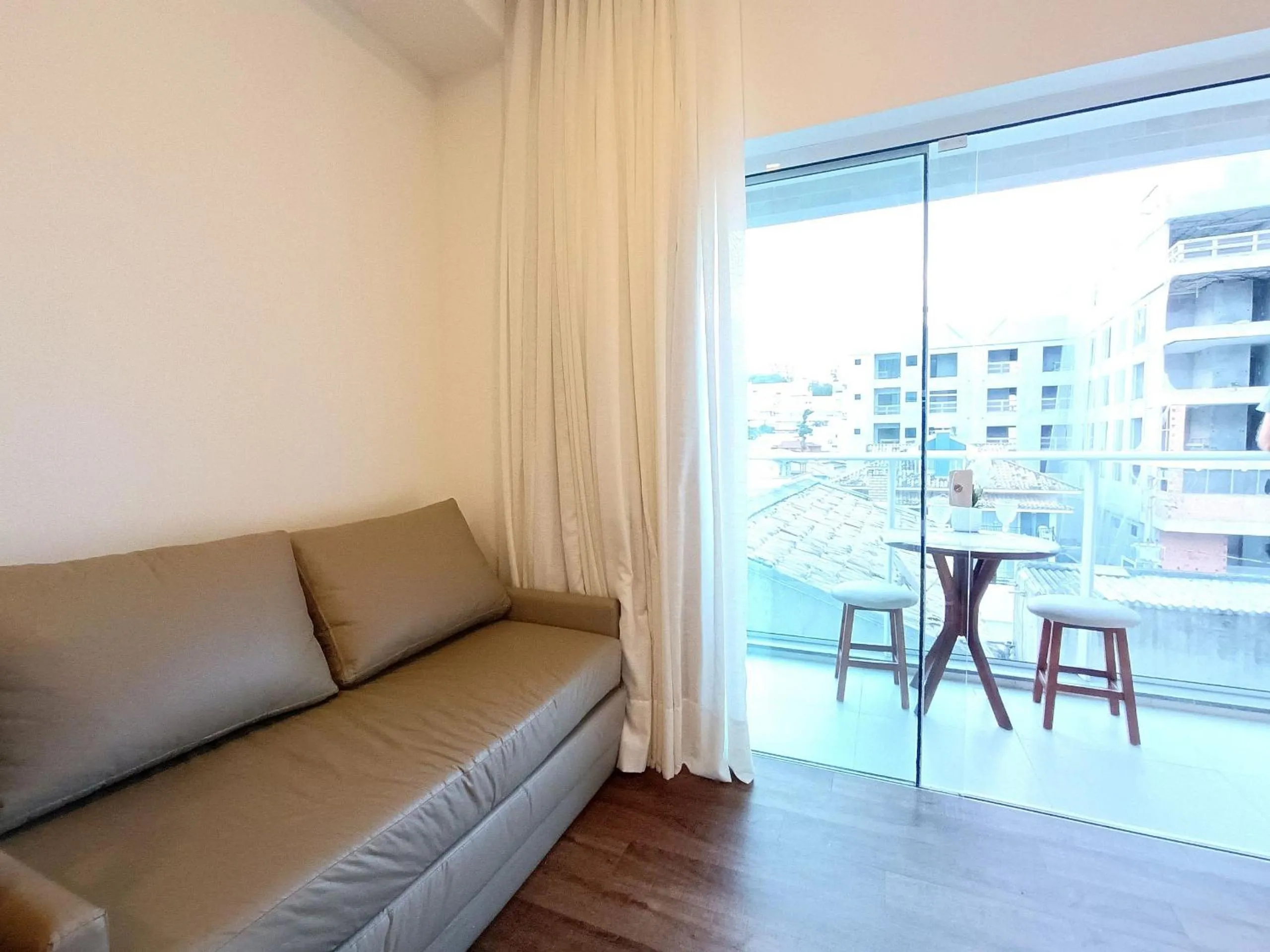 VDC-225 Moderno monoambiente a pocos mts del mar de Bombinhas