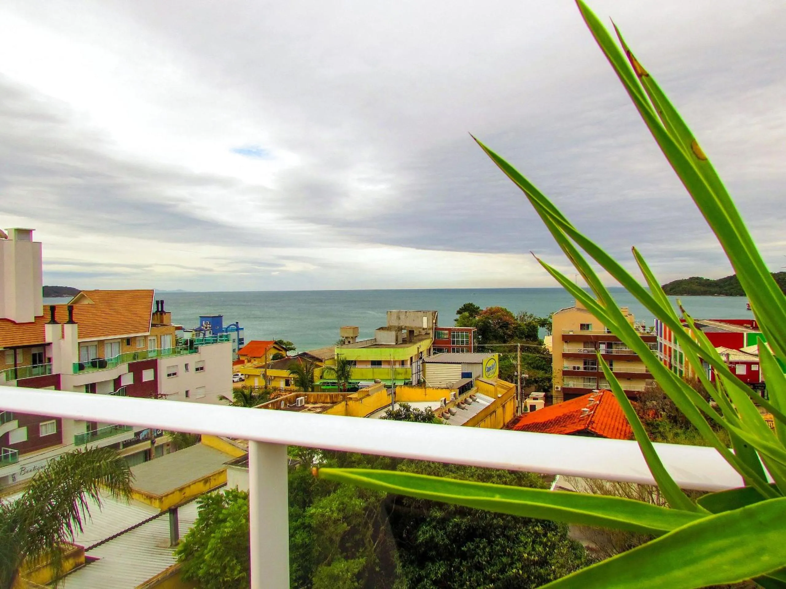 Sea view in VDC-225 Moderno monoambiente a pocos mts del mar de Bombinhas