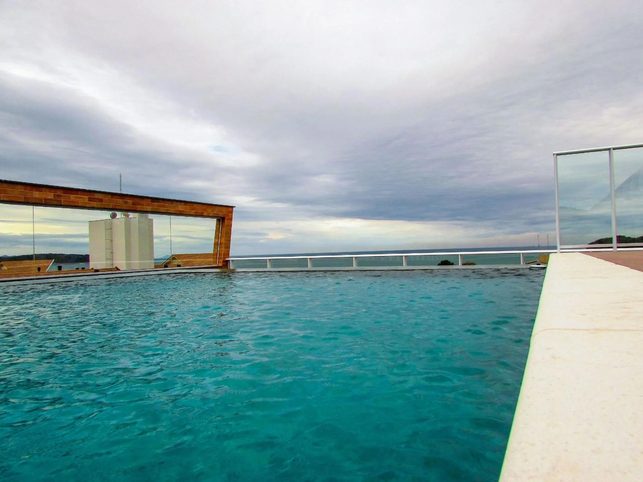 Swimming pool in VDC-225 Moderno monoambiente a pocos mts del mar de Bombinhas