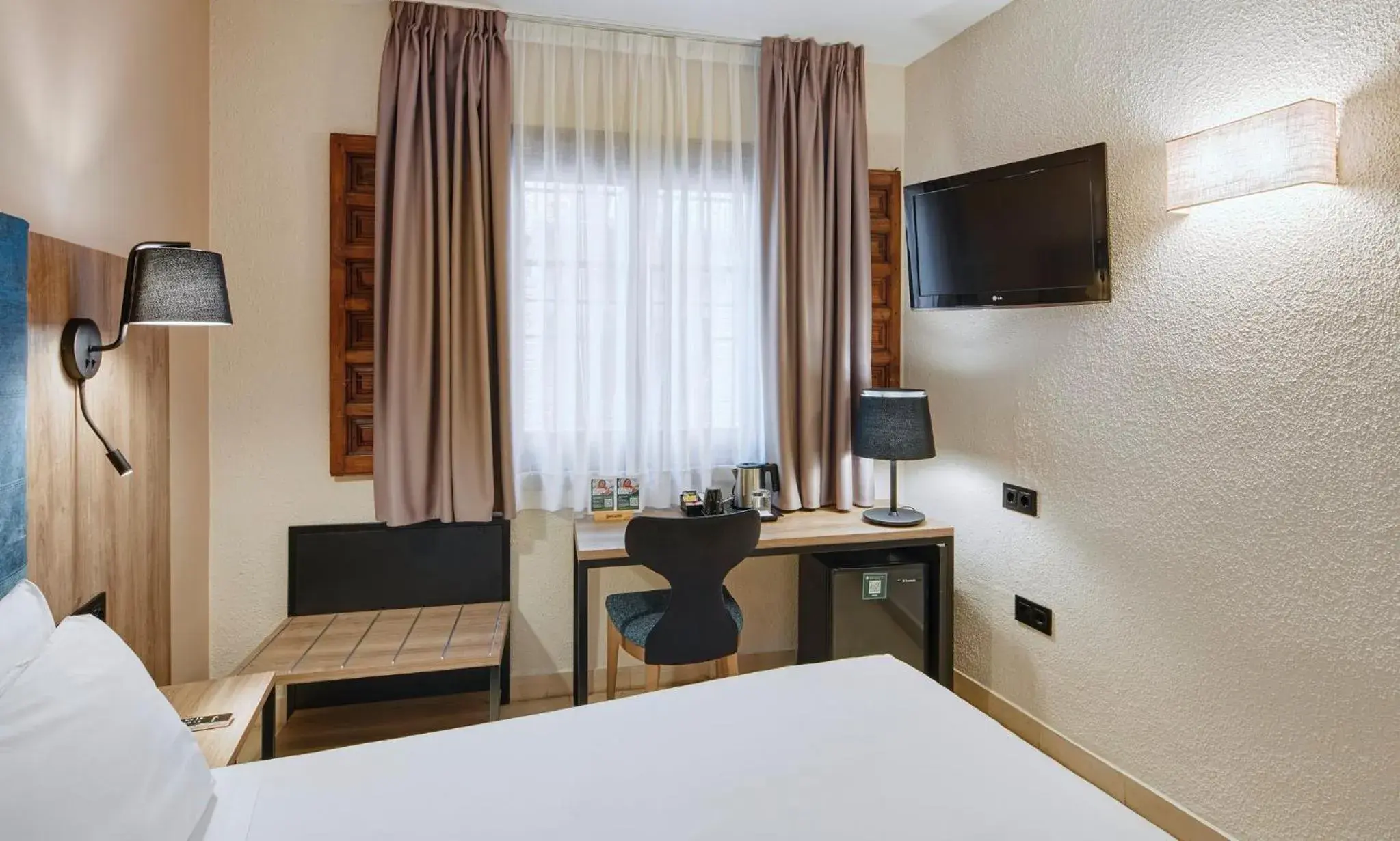 Photo of the whole room, Bed in Hotel Sercotel Alfonso VI Photo of the whole room, Bed in Hotel Sercotel Alfonso VI