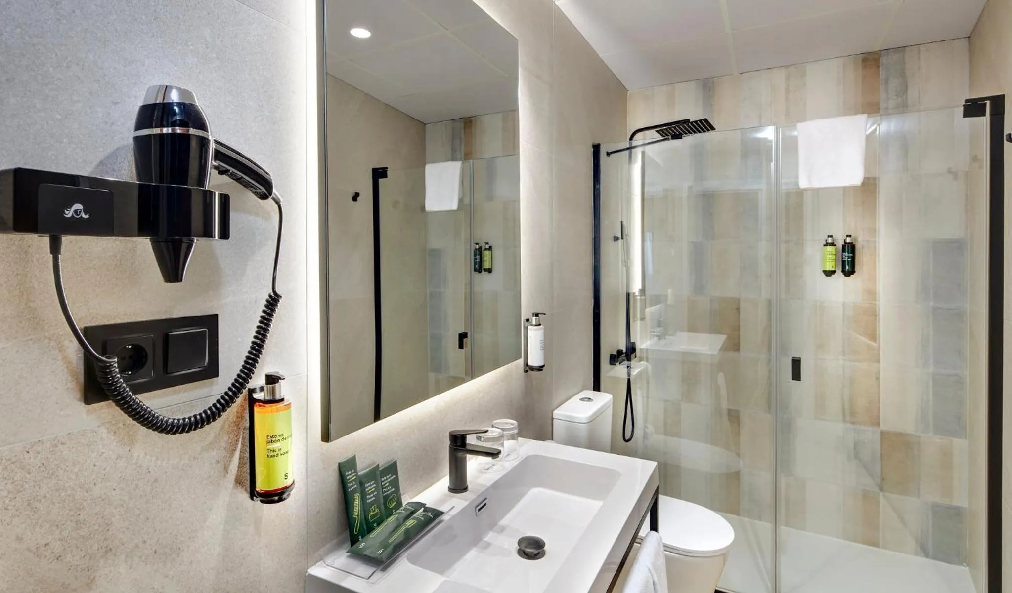 Photo of the whole room in Hotel Sercotel Alfonso VI