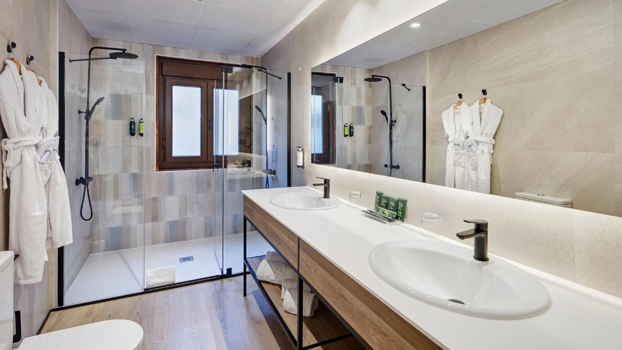 Photo of the whole room in Hotel Sercotel Alfonso VI