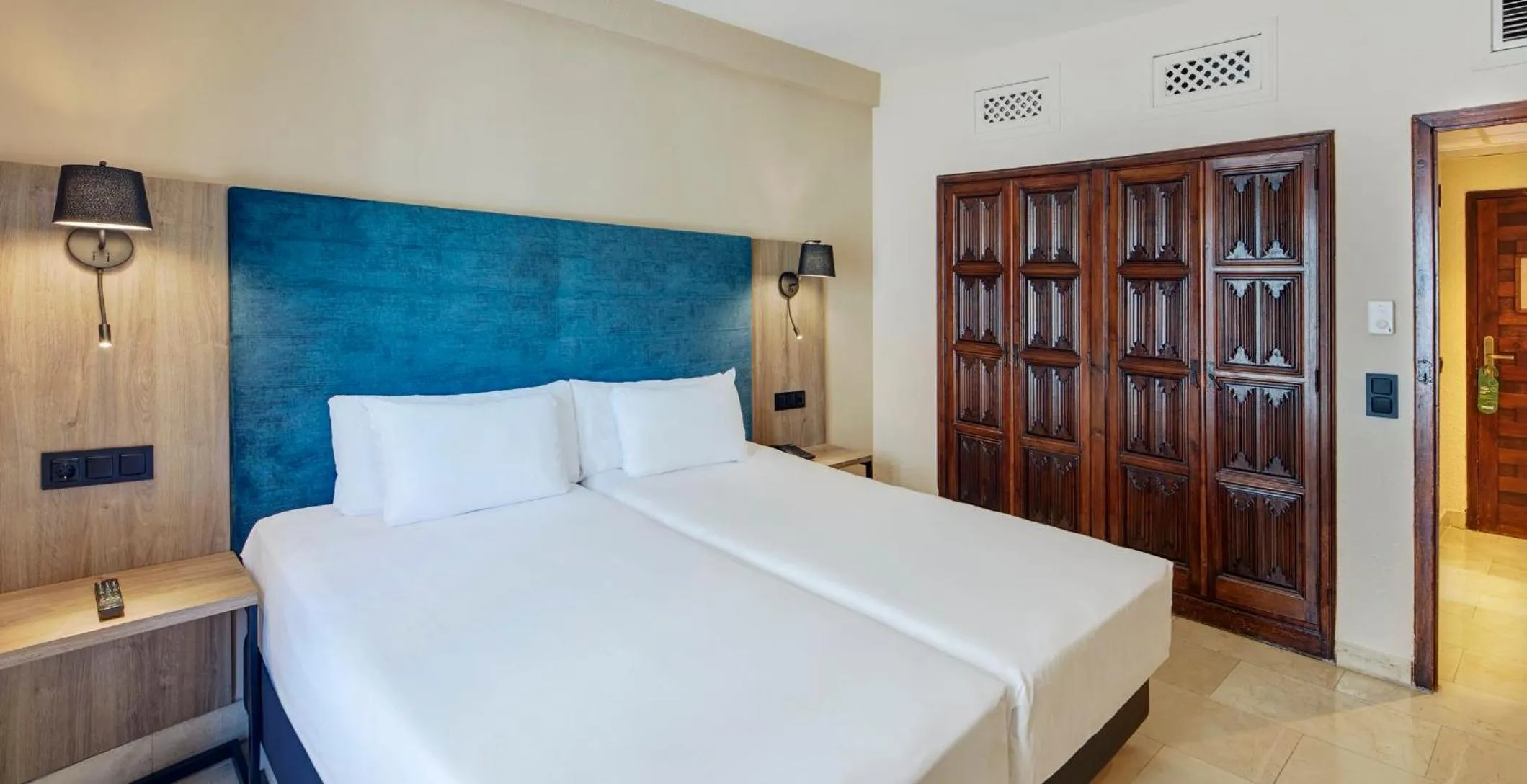 Photo of the whole room, Bed in Hotel Sercotel Alfonso VI