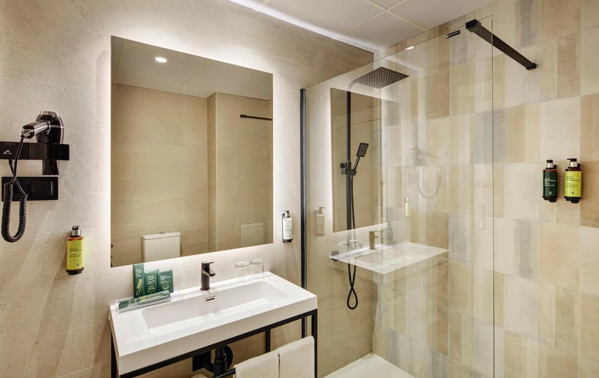 Photo of the whole room in Hotel Sercotel Alfonso VI