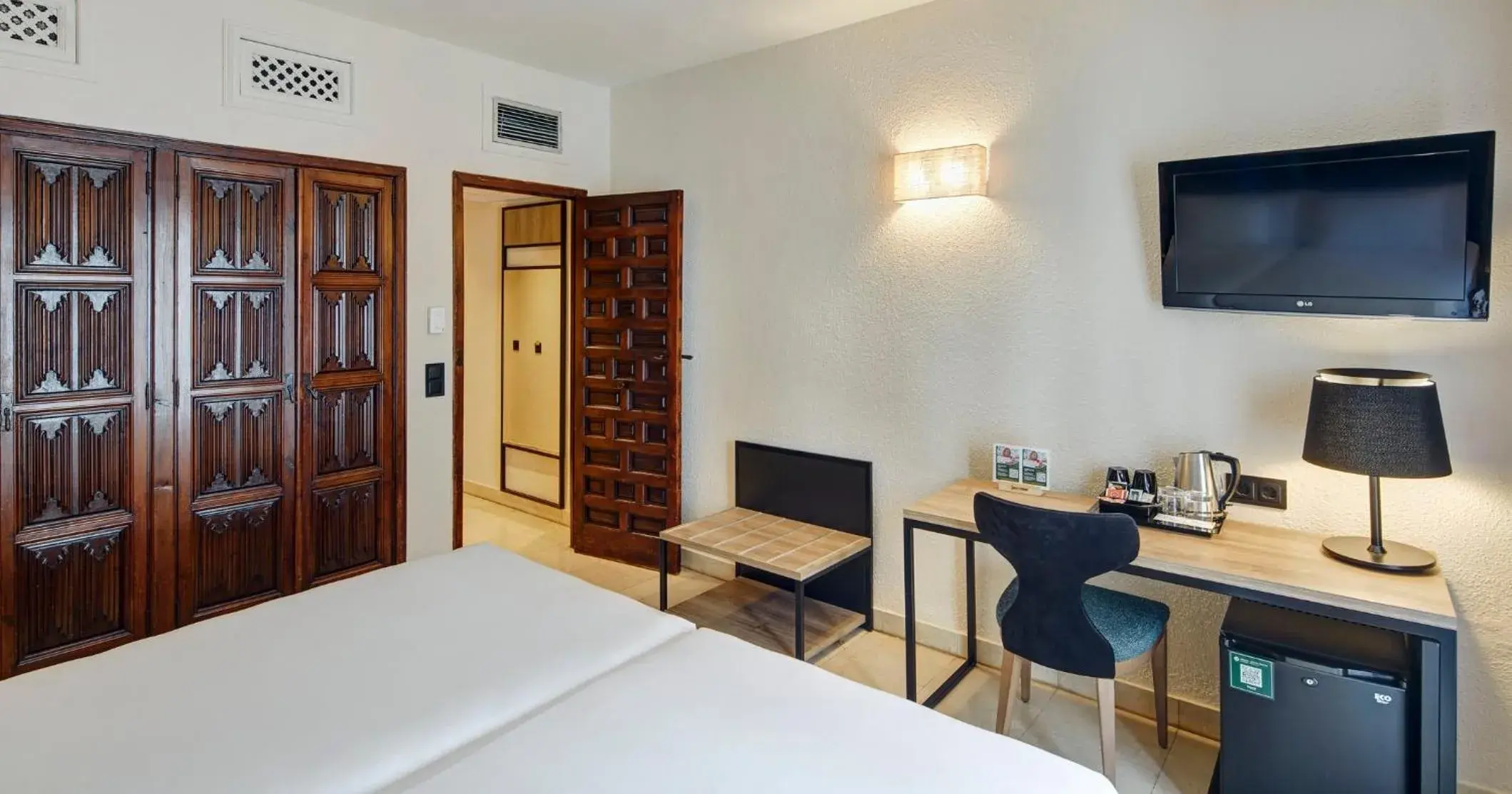 Photo of the whole room, Bed in Hotel Sercotel Alfonso VI Photo of the whole room, Bed in Hotel Sercotel Alfonso VI