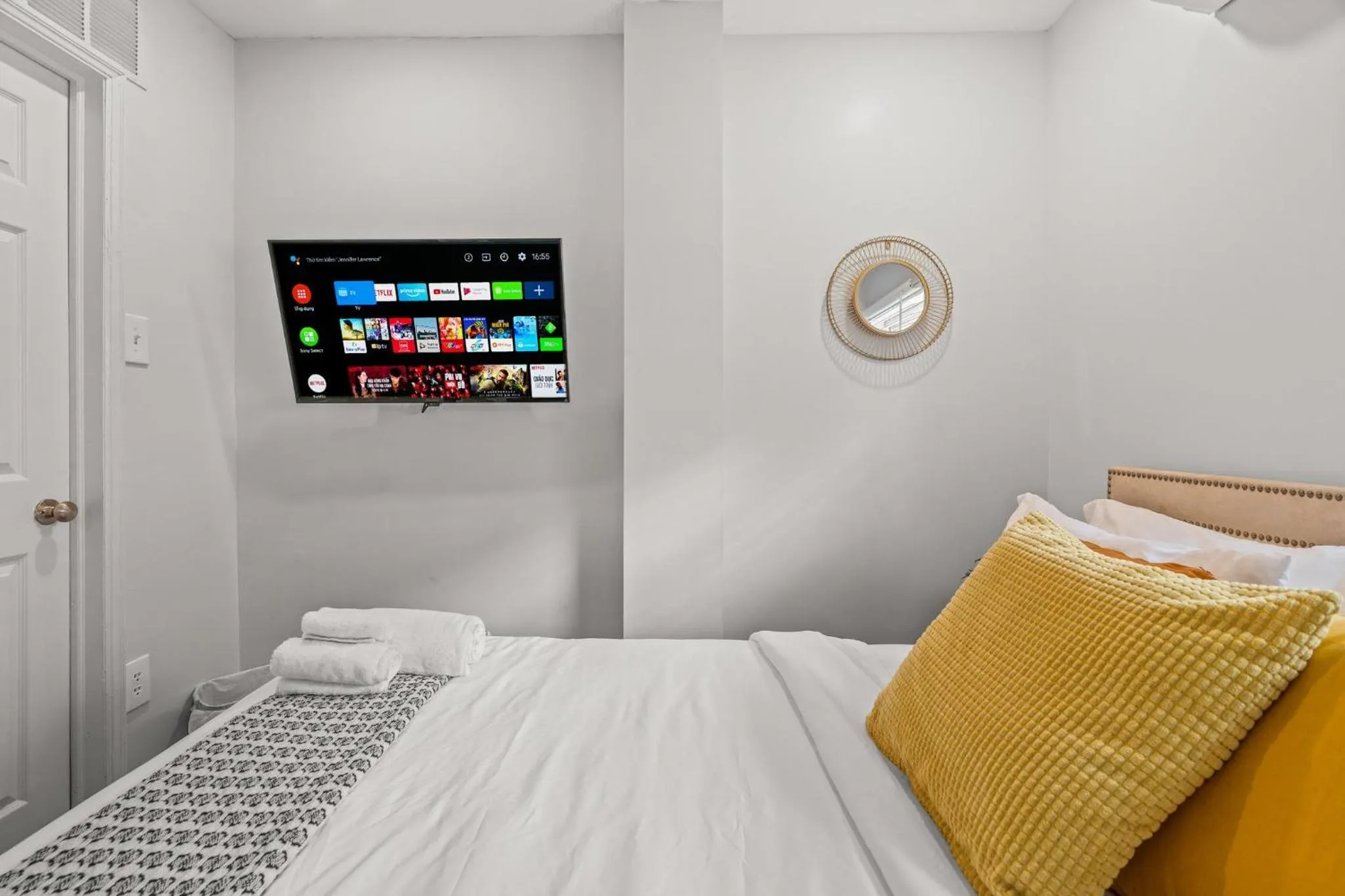 Bed in East Passyunk Trendy Apartment