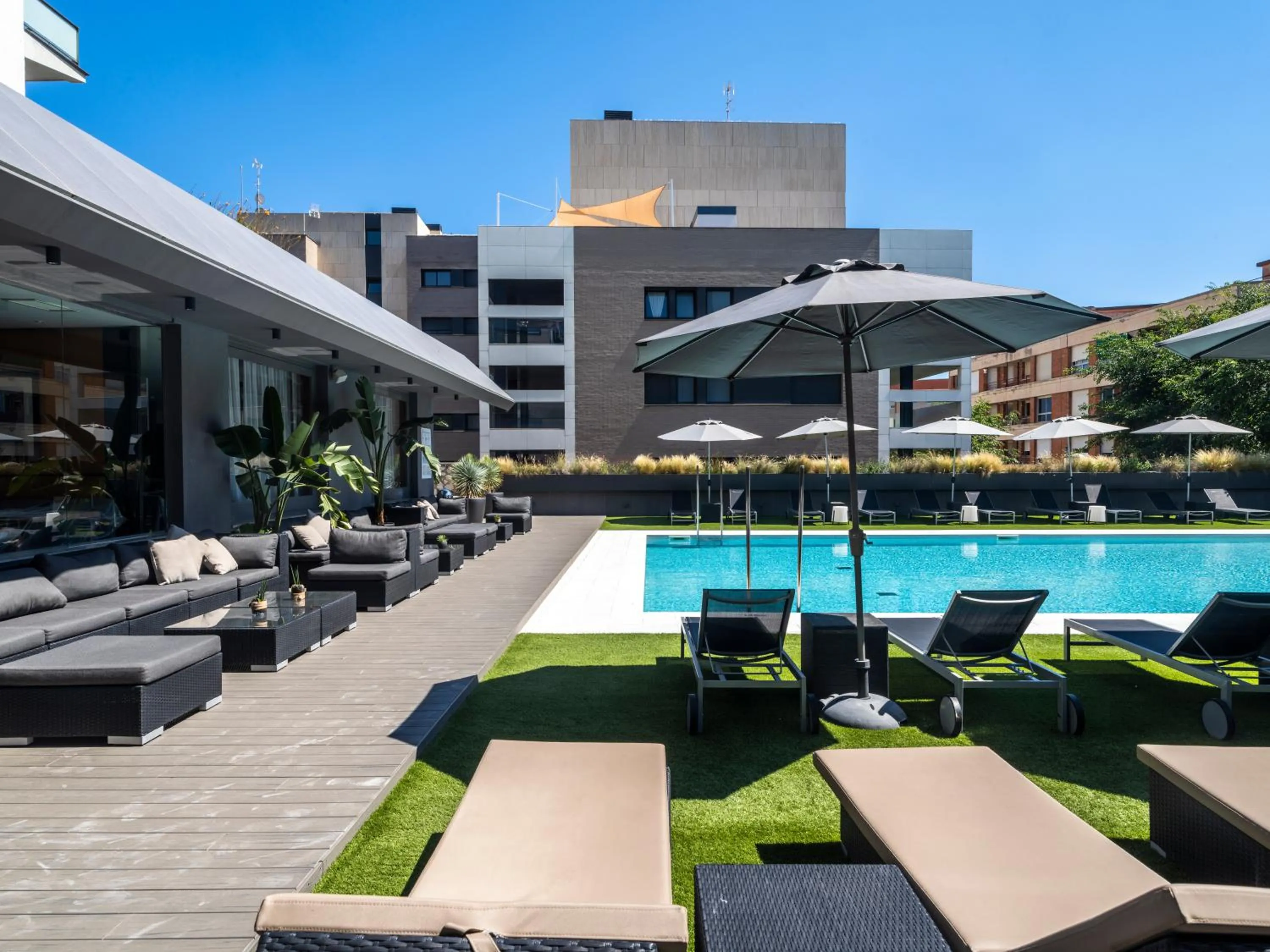 Swimming pool in Astari