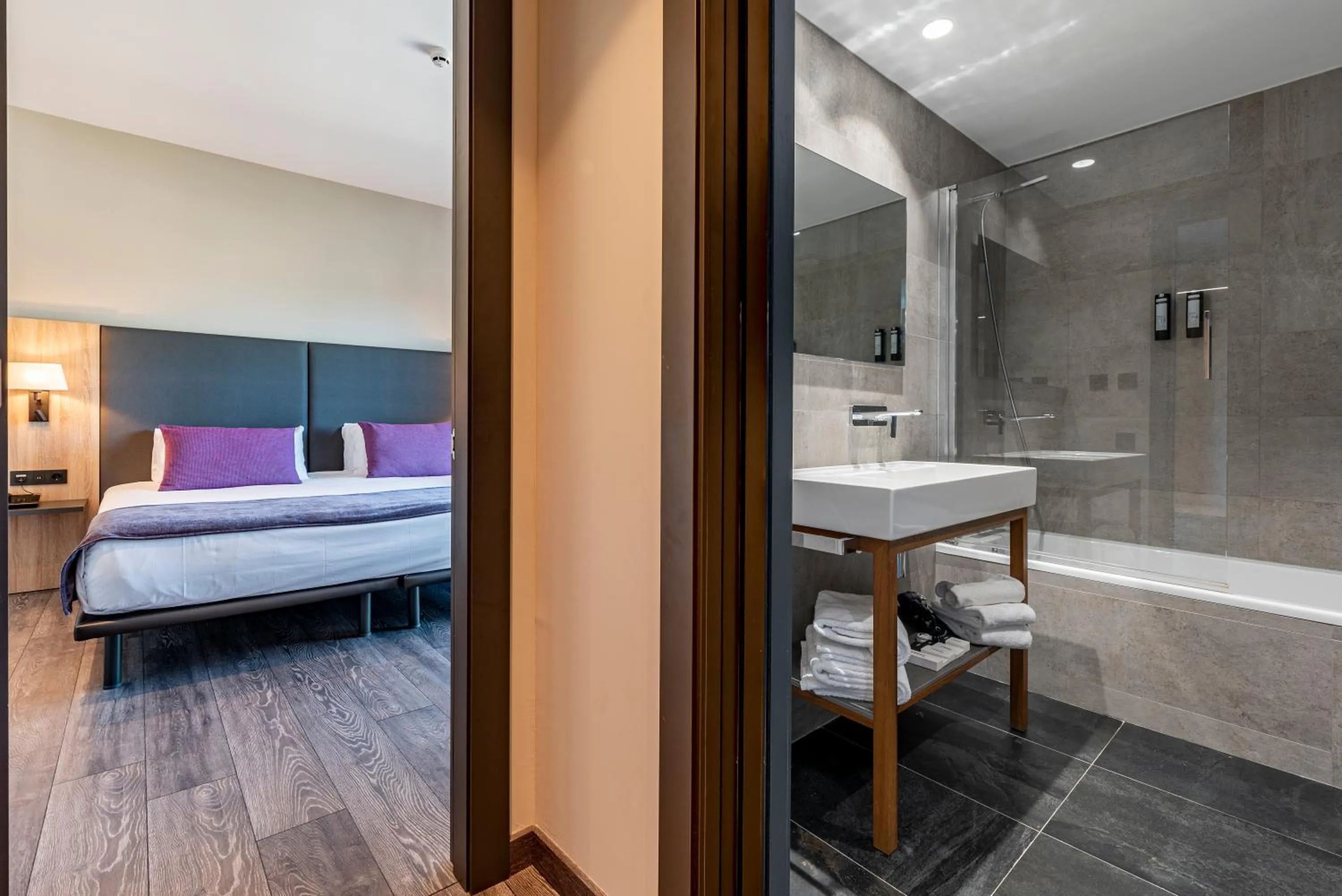 Bedroom, Bed in Astari