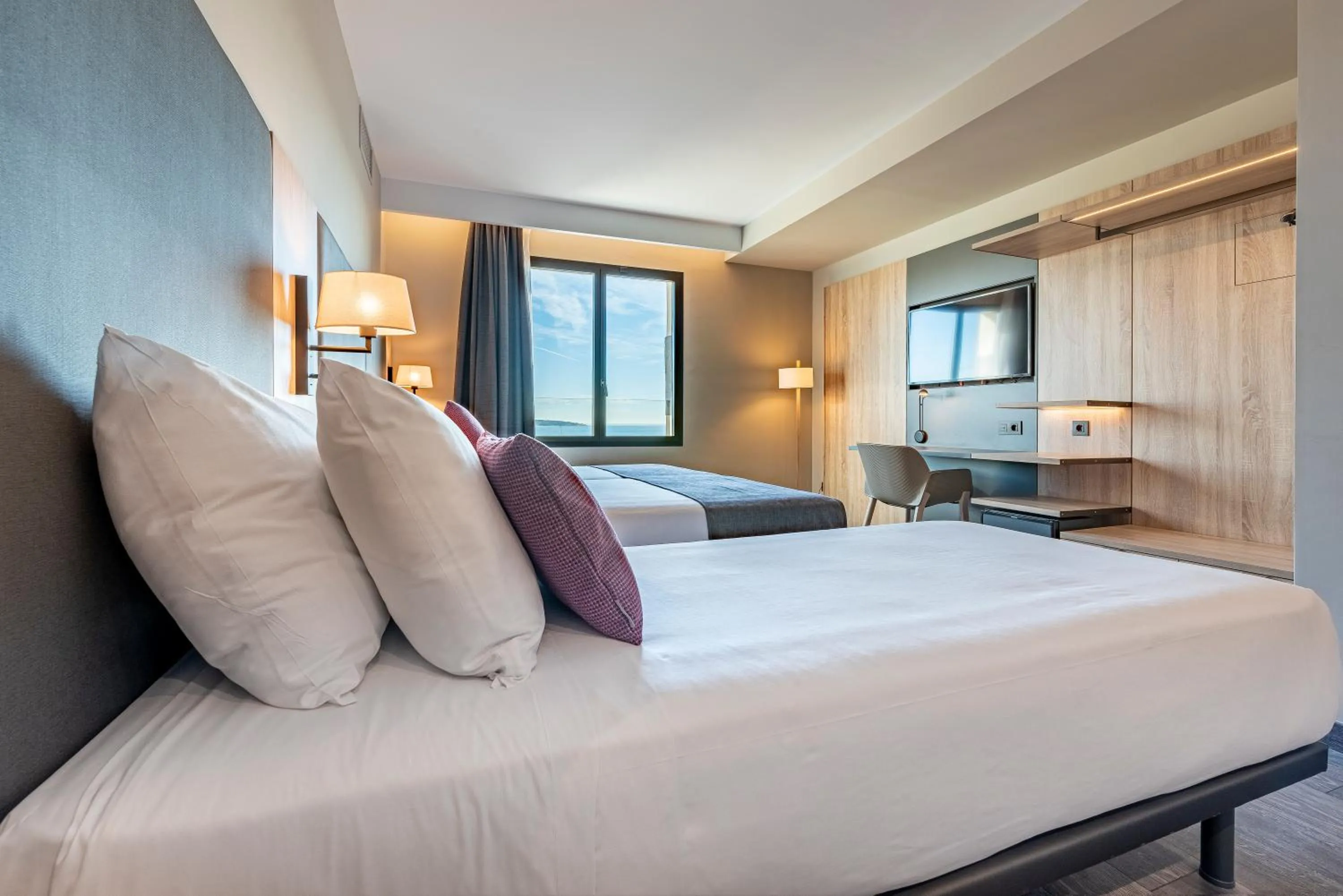 Bedroom, Bed in Astari