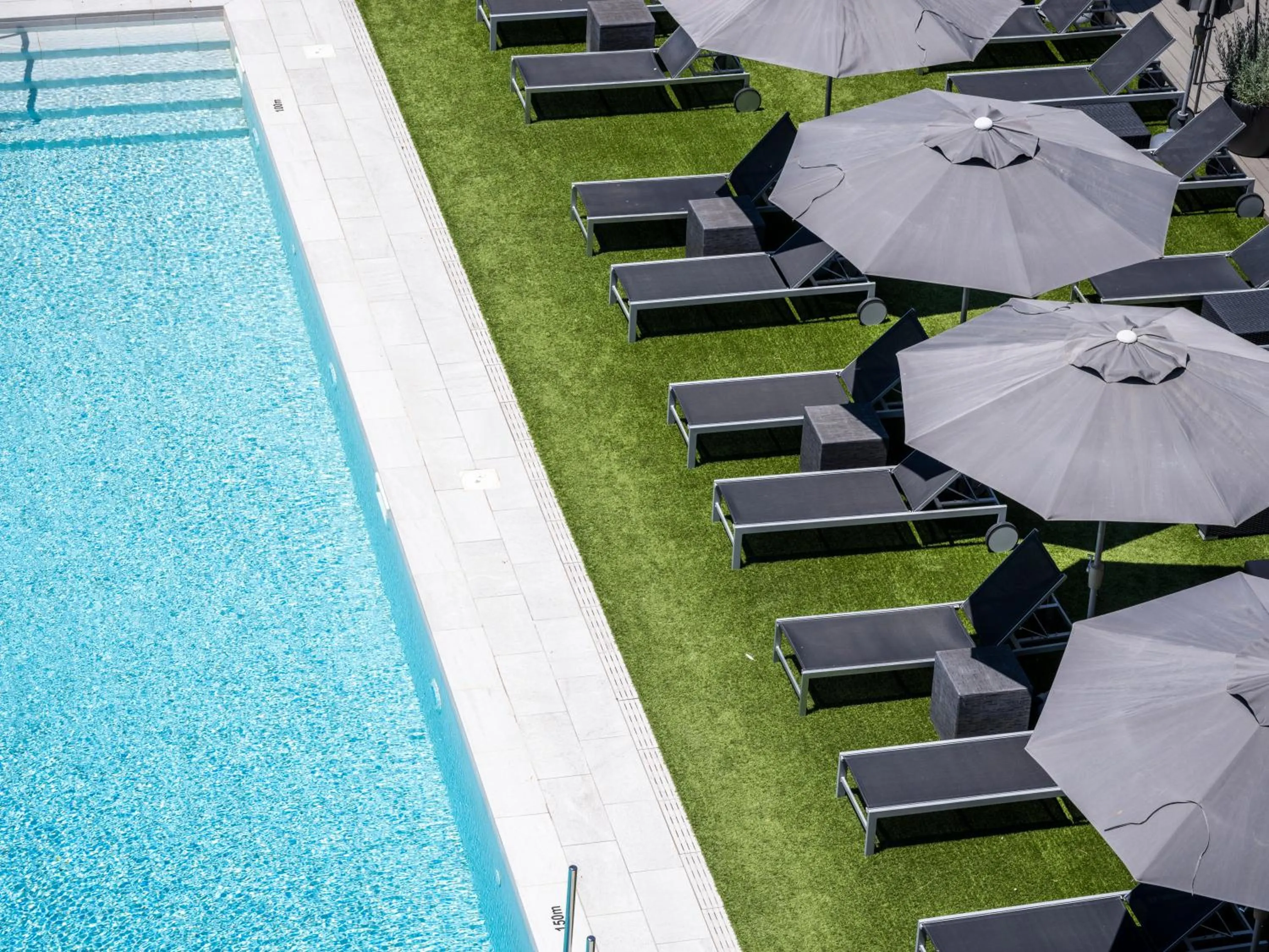 Swimming pool in Astari