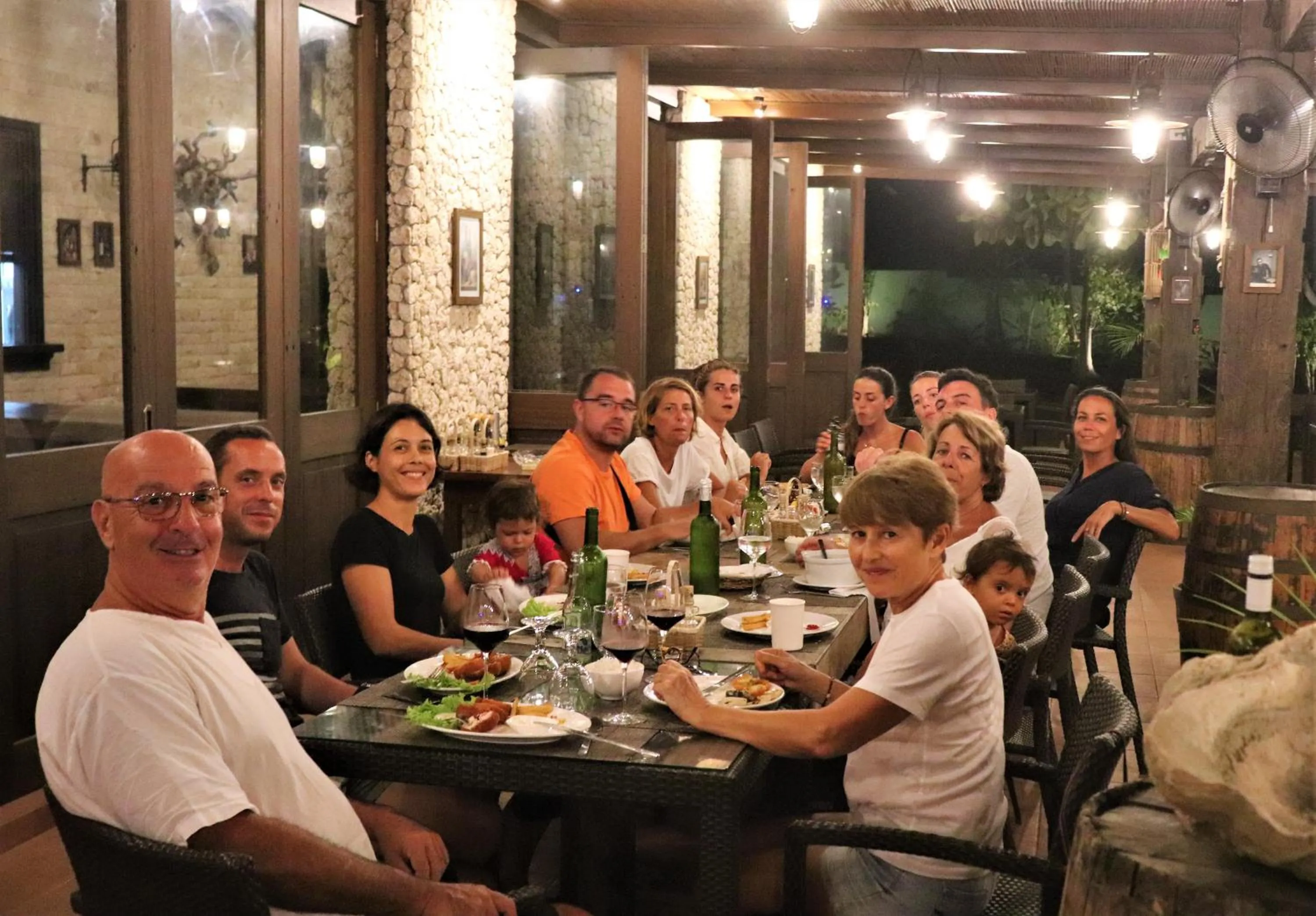 Restaurant/places to eat in Island View Beachfront Resort