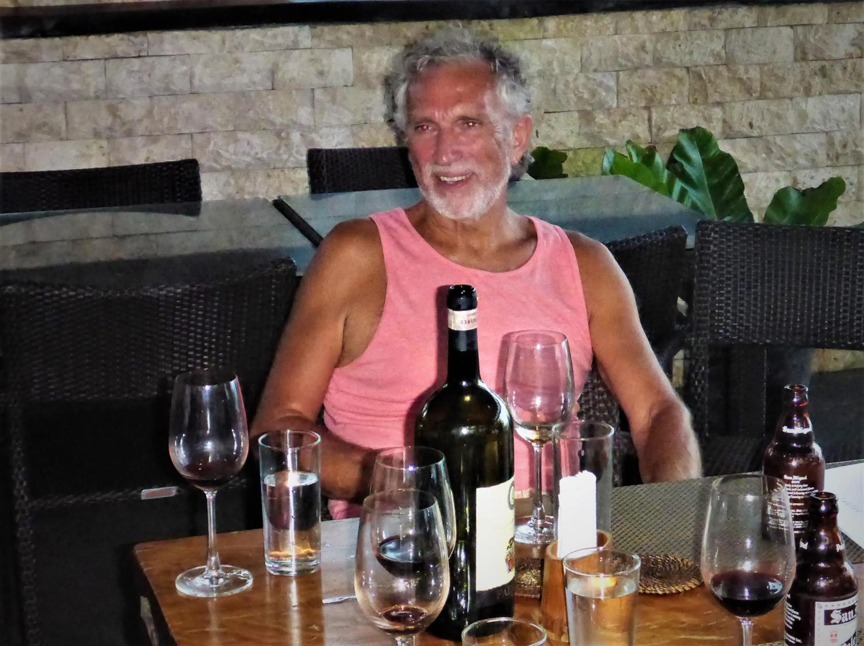 Lounge or bar in Island View Beachfront Resort