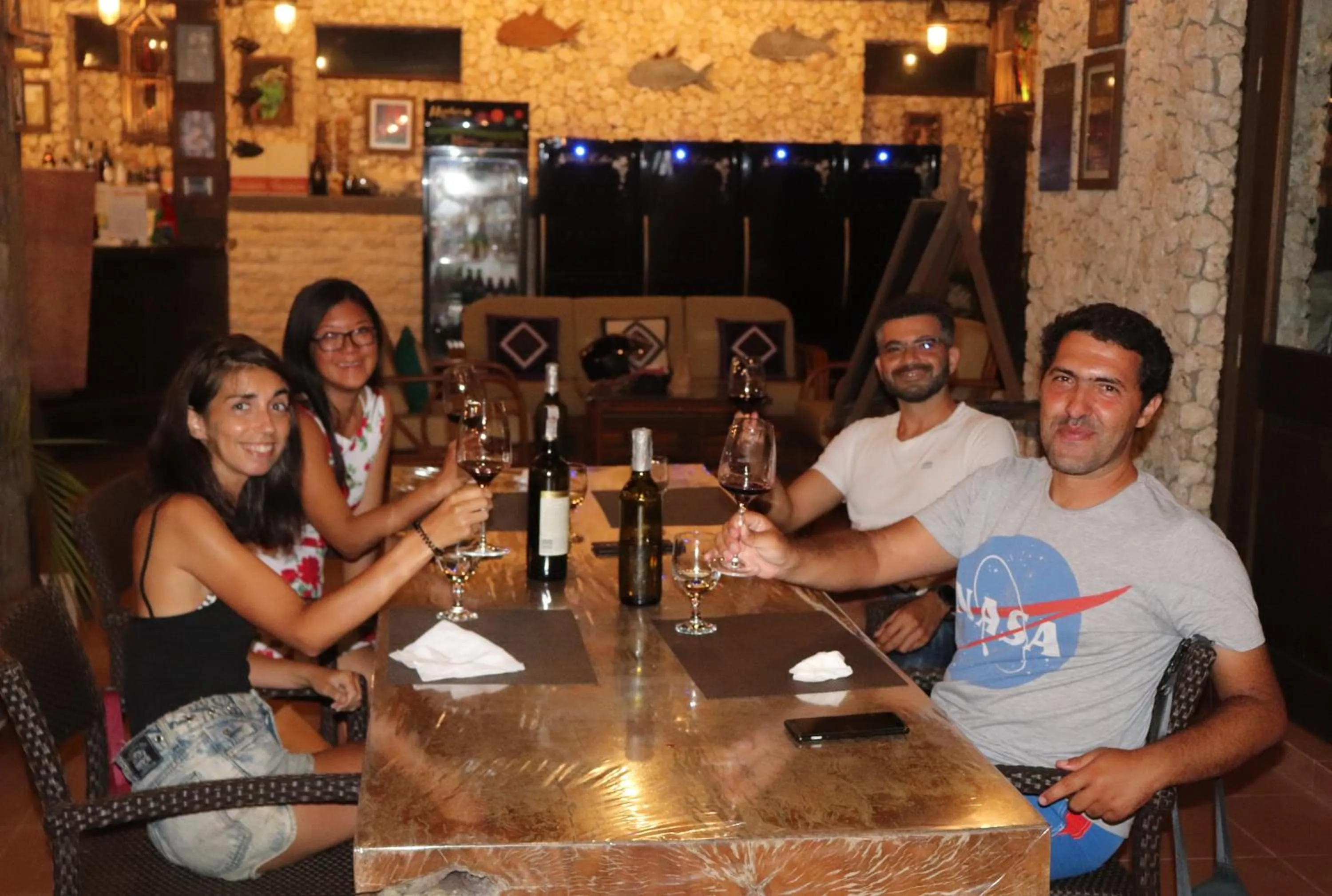 Restaurant/places to eat in Island View Beachfront Resort