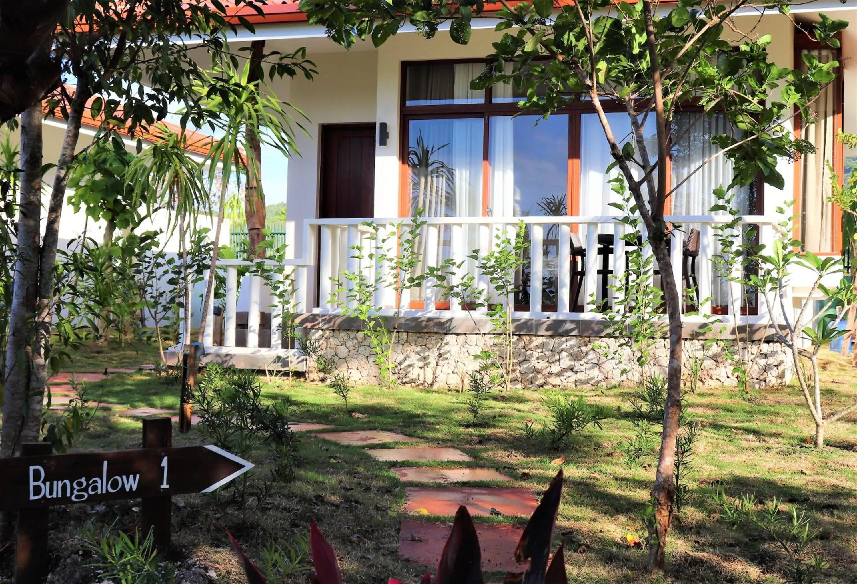 Property building in Island View Beachfront Resort