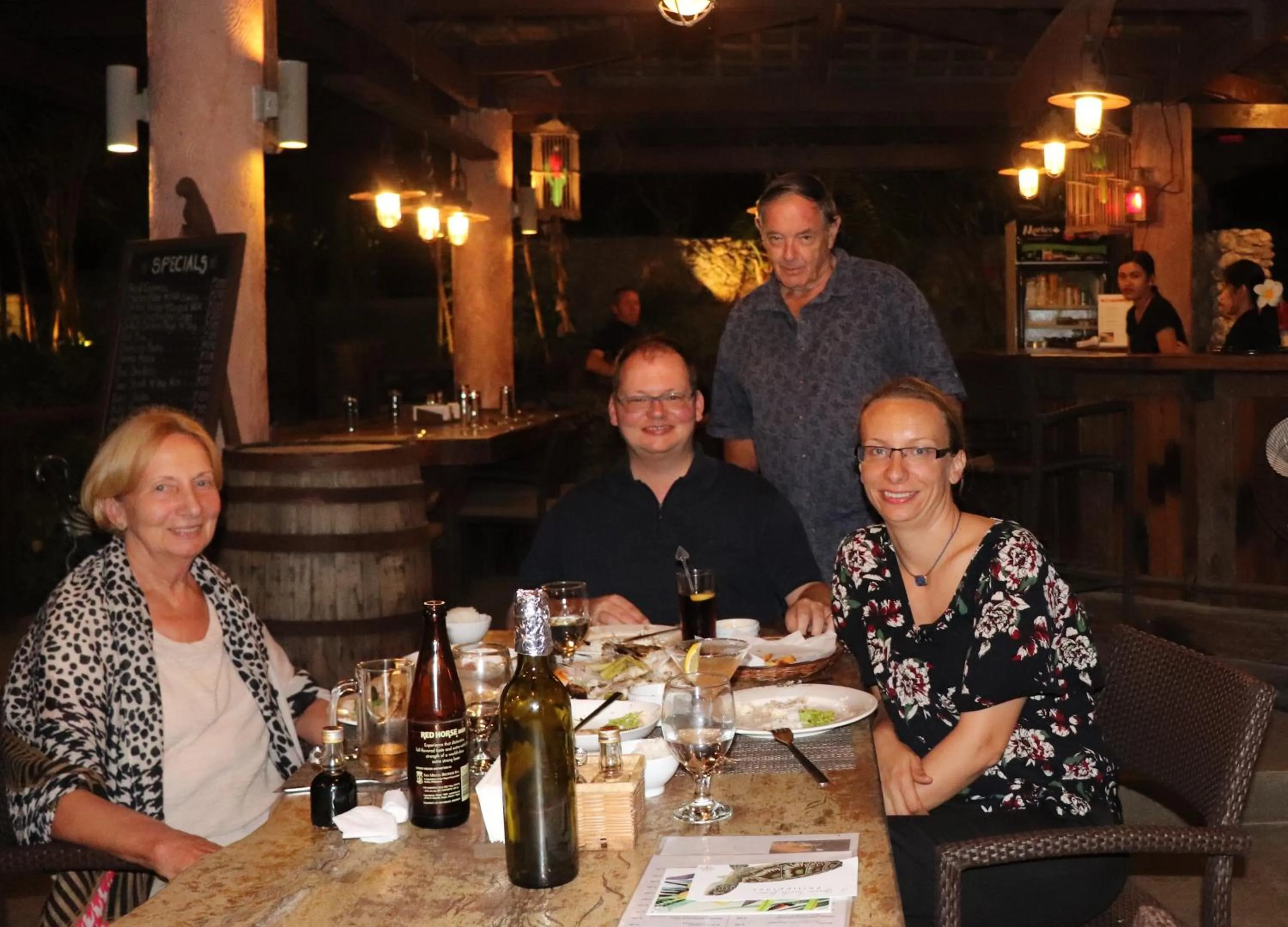 Restaurant/places to eat in Island View Beachfront Resort