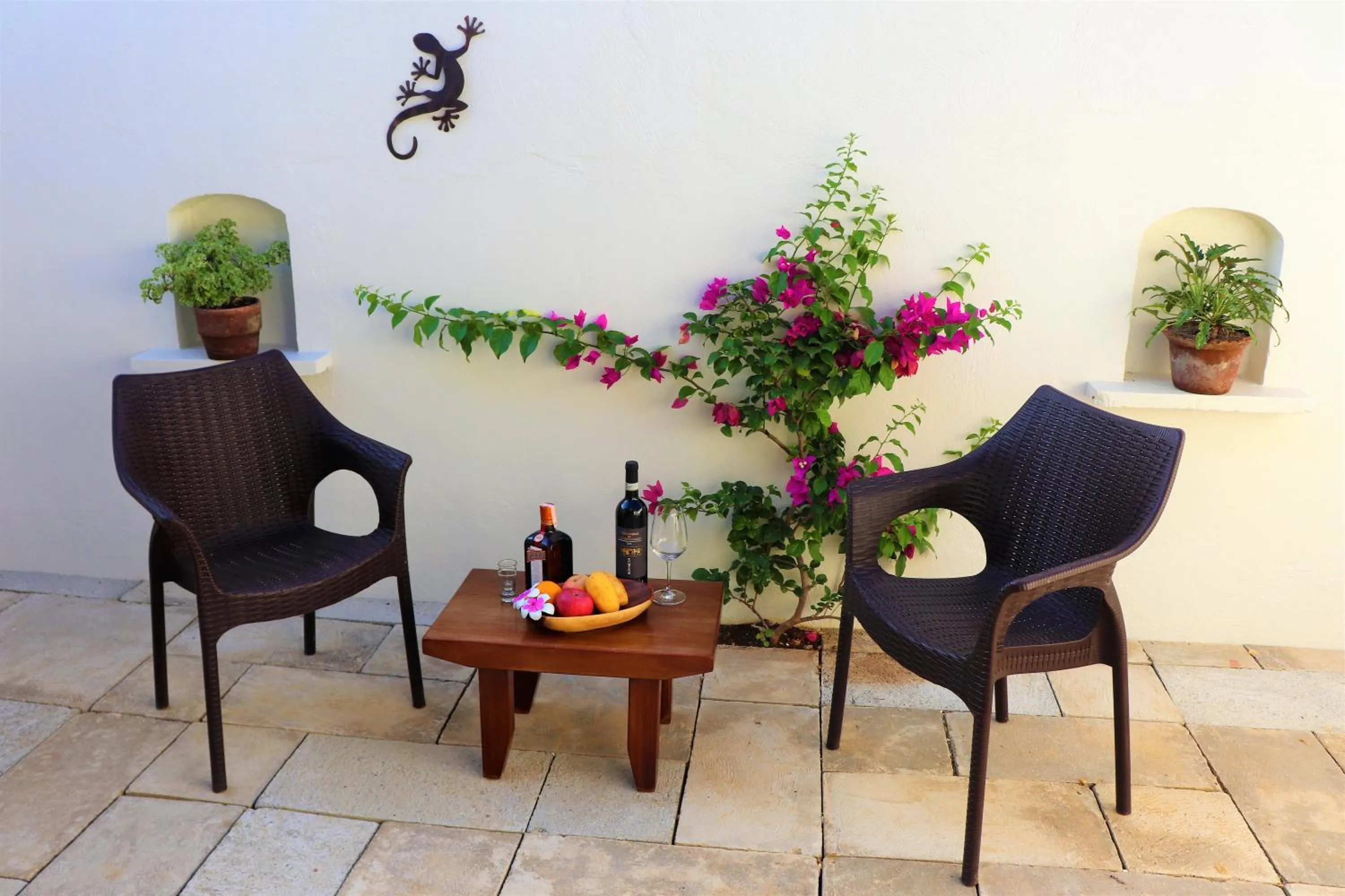 Inner courtyard view in Island View Beachfront Resort