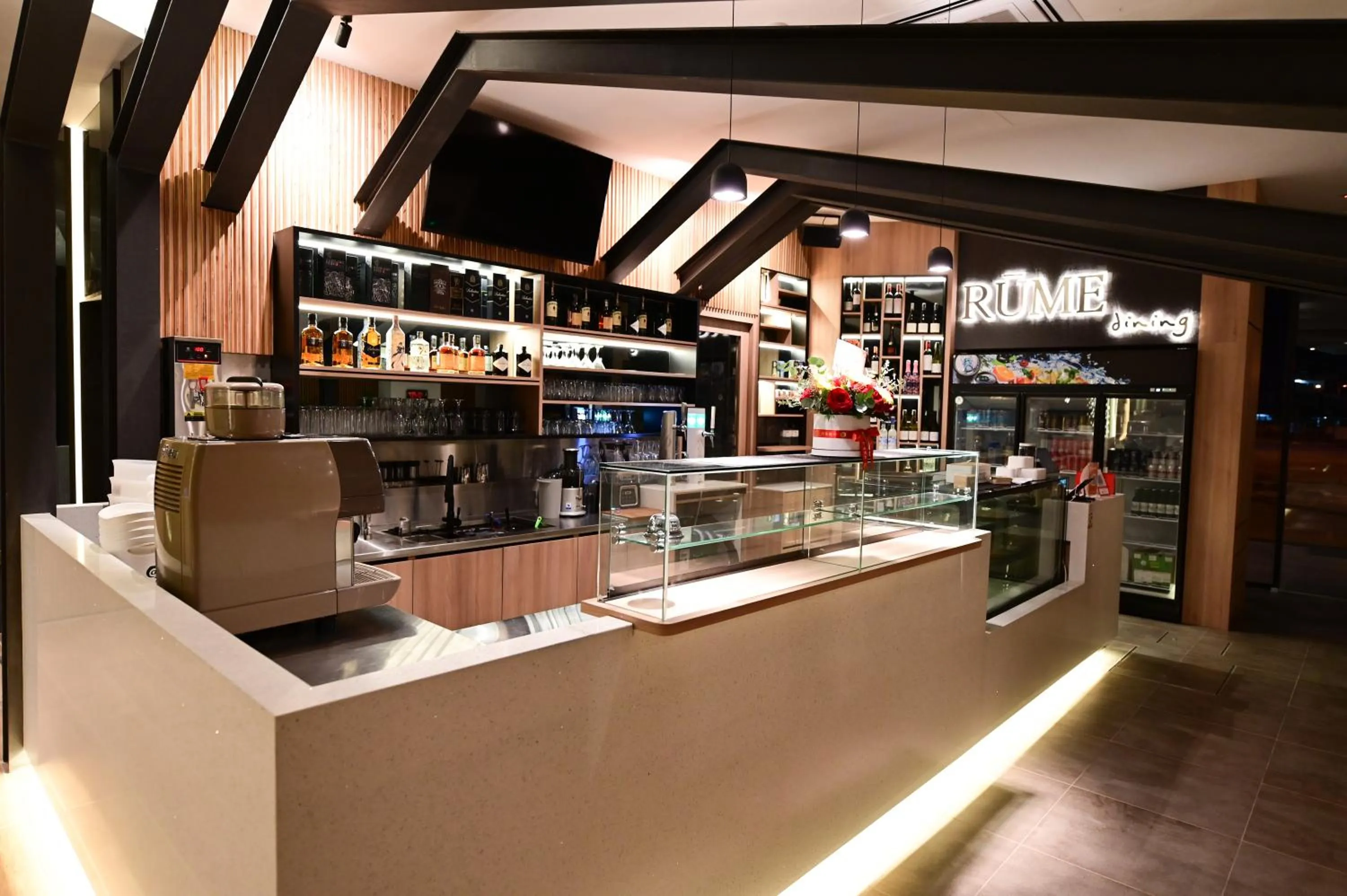 Restaurant/places to eat in Rume Hotel