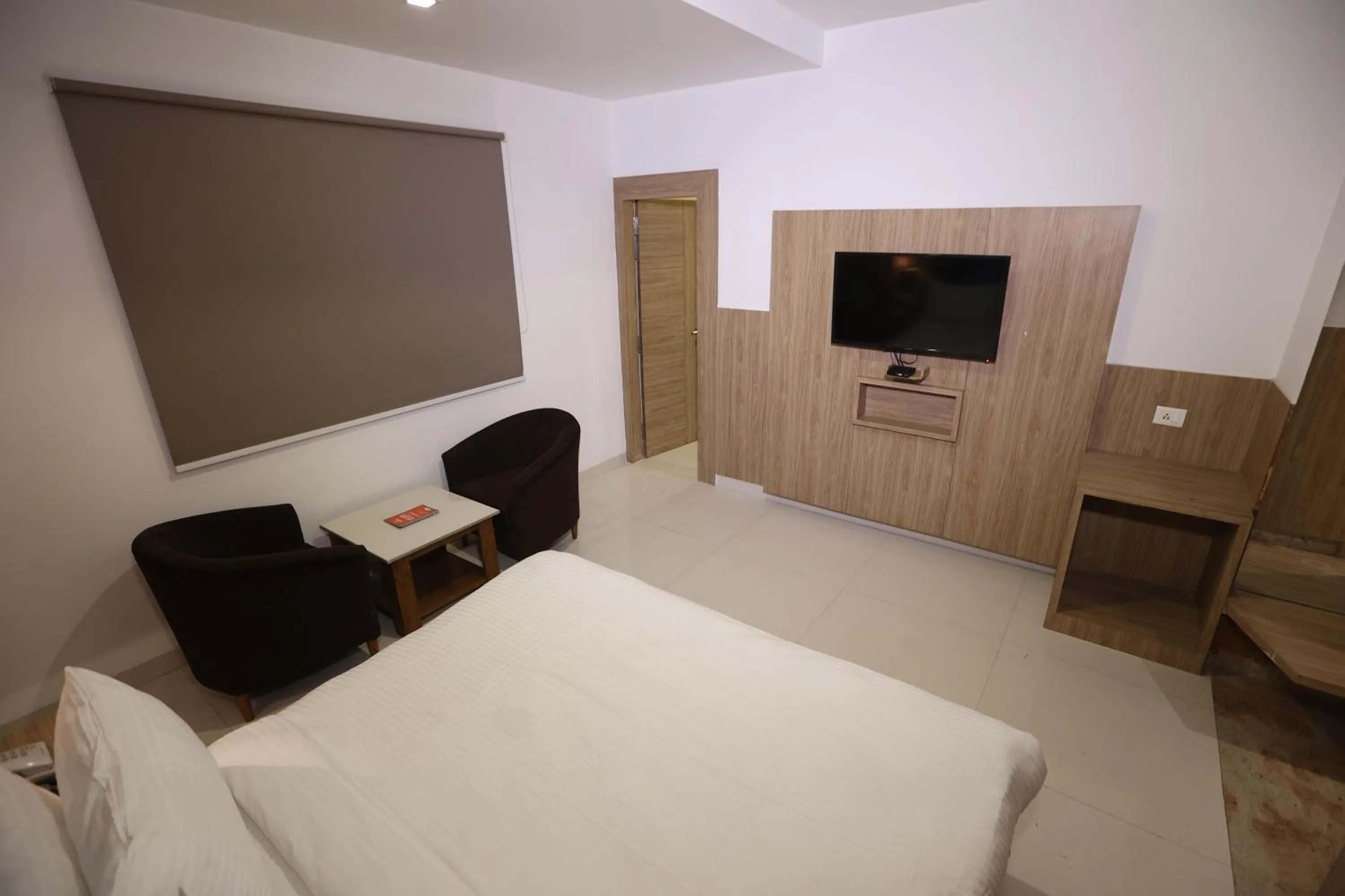 Bed in The Elevate Hotel Near Delhi Airport With- Free Airport PICKUP