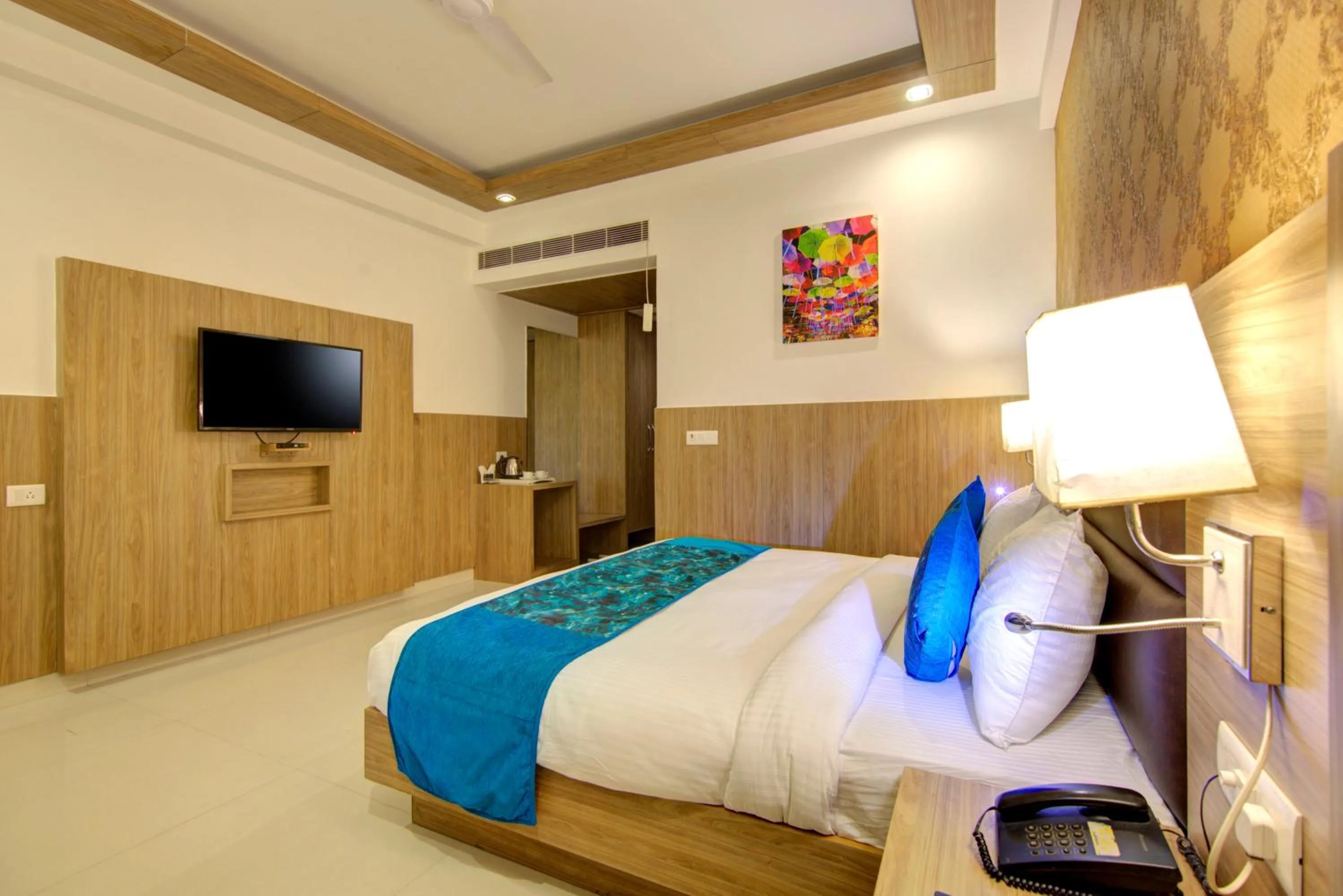 Bed in The Elevate Hotel Near Delhi Airport With- Free Airport PICKUP