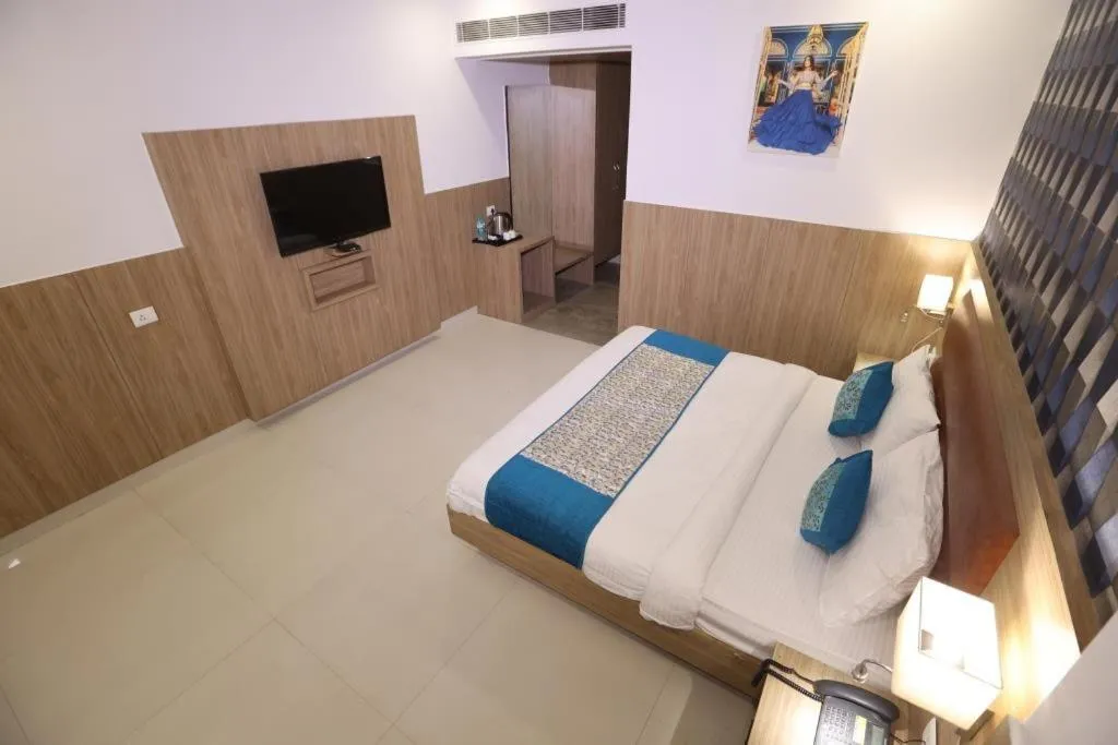 Bed in The Elevate Hotel Near Delhi Airport With- Free Airport PICKUP