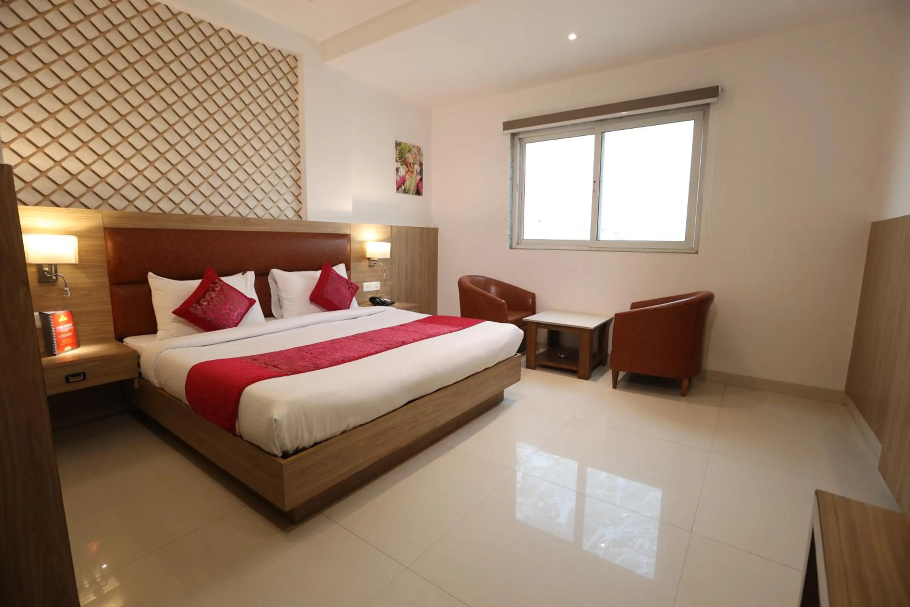 Bed in The Elevate Hotel Near Delhi Airport With- Free Airport PICKUP