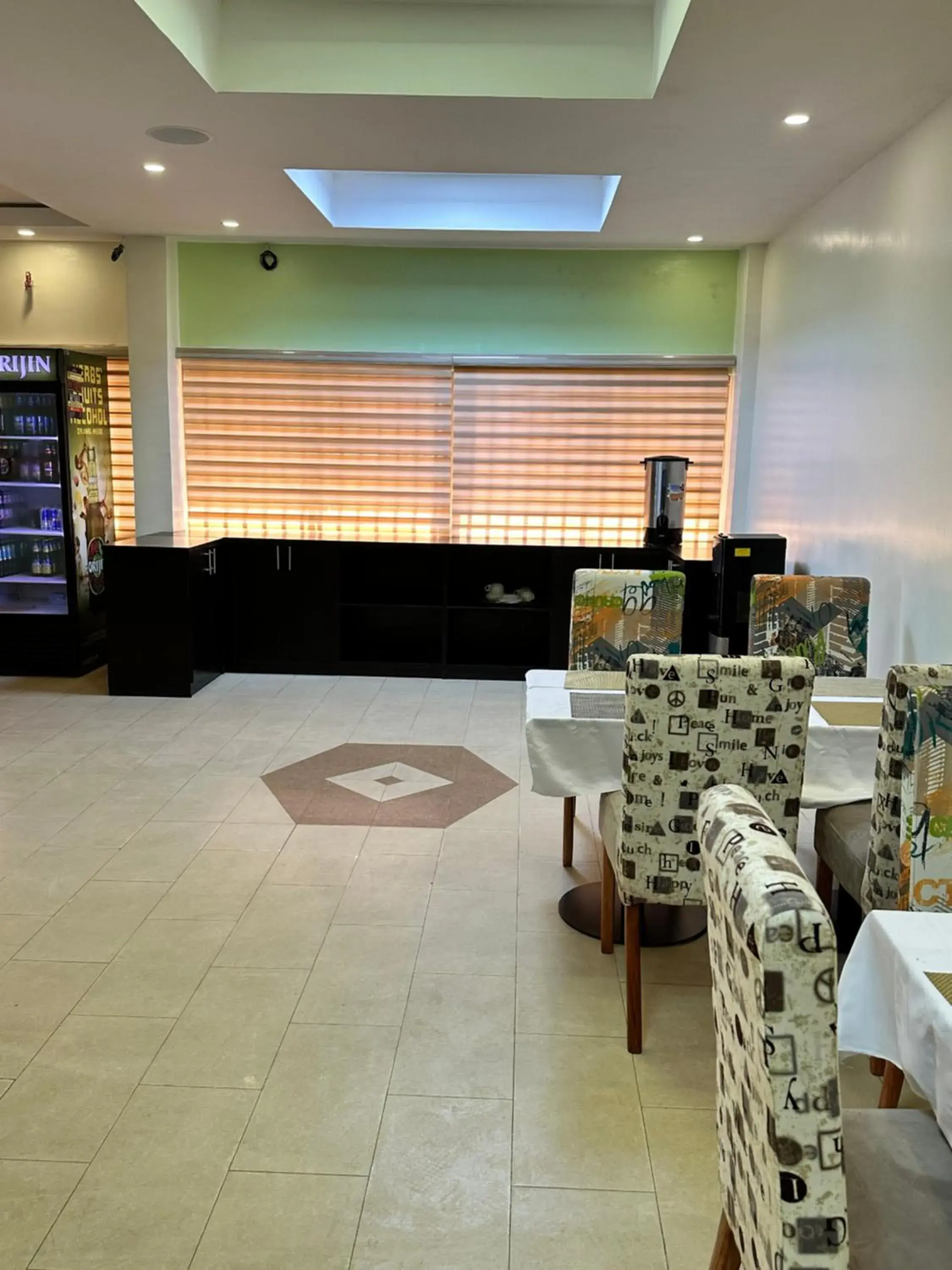 Restaurant/places to eat in Whitehouse Msquare Hotel Restaurant/places to eat in Whitehouse Msquare Hotel