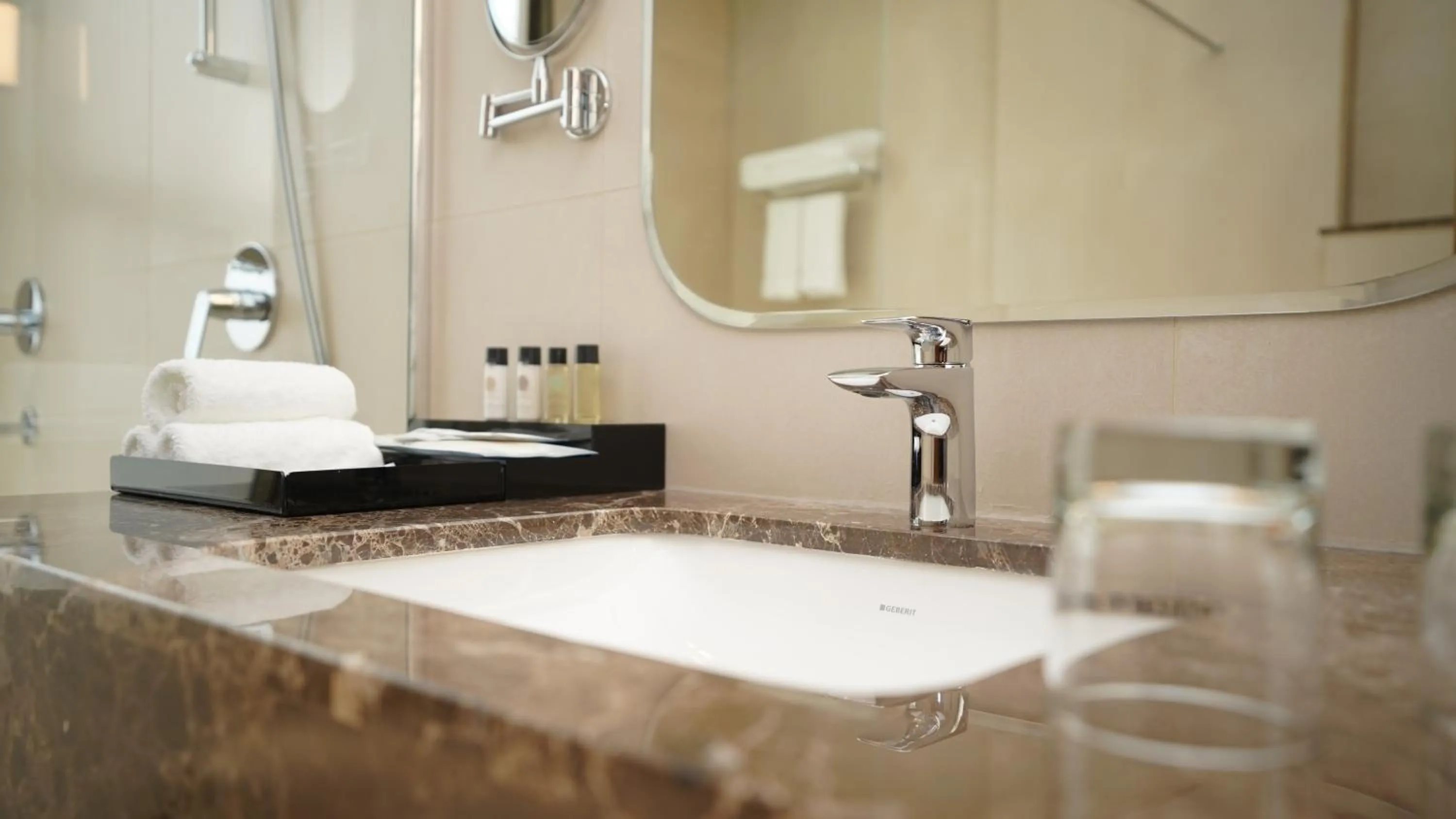 Bathroom in Jasmine Garden Hotel