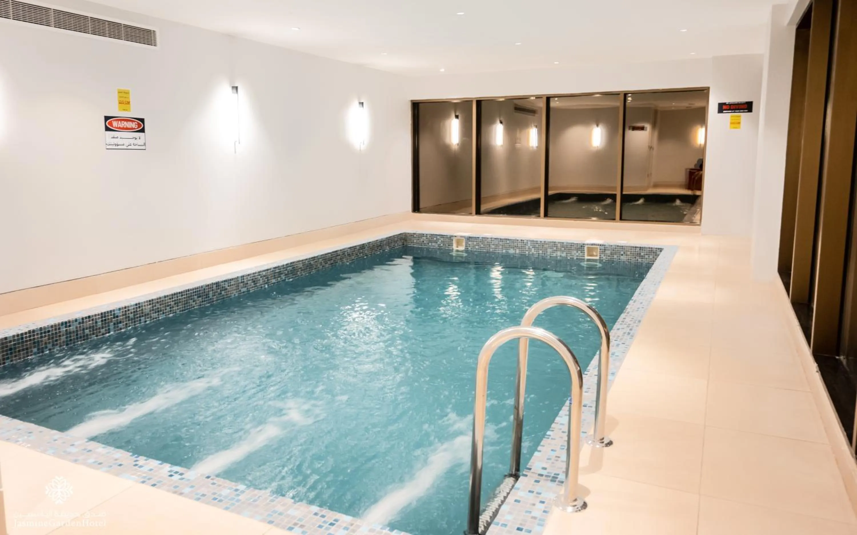 Swimming pool in Jasmine Garden Hotel