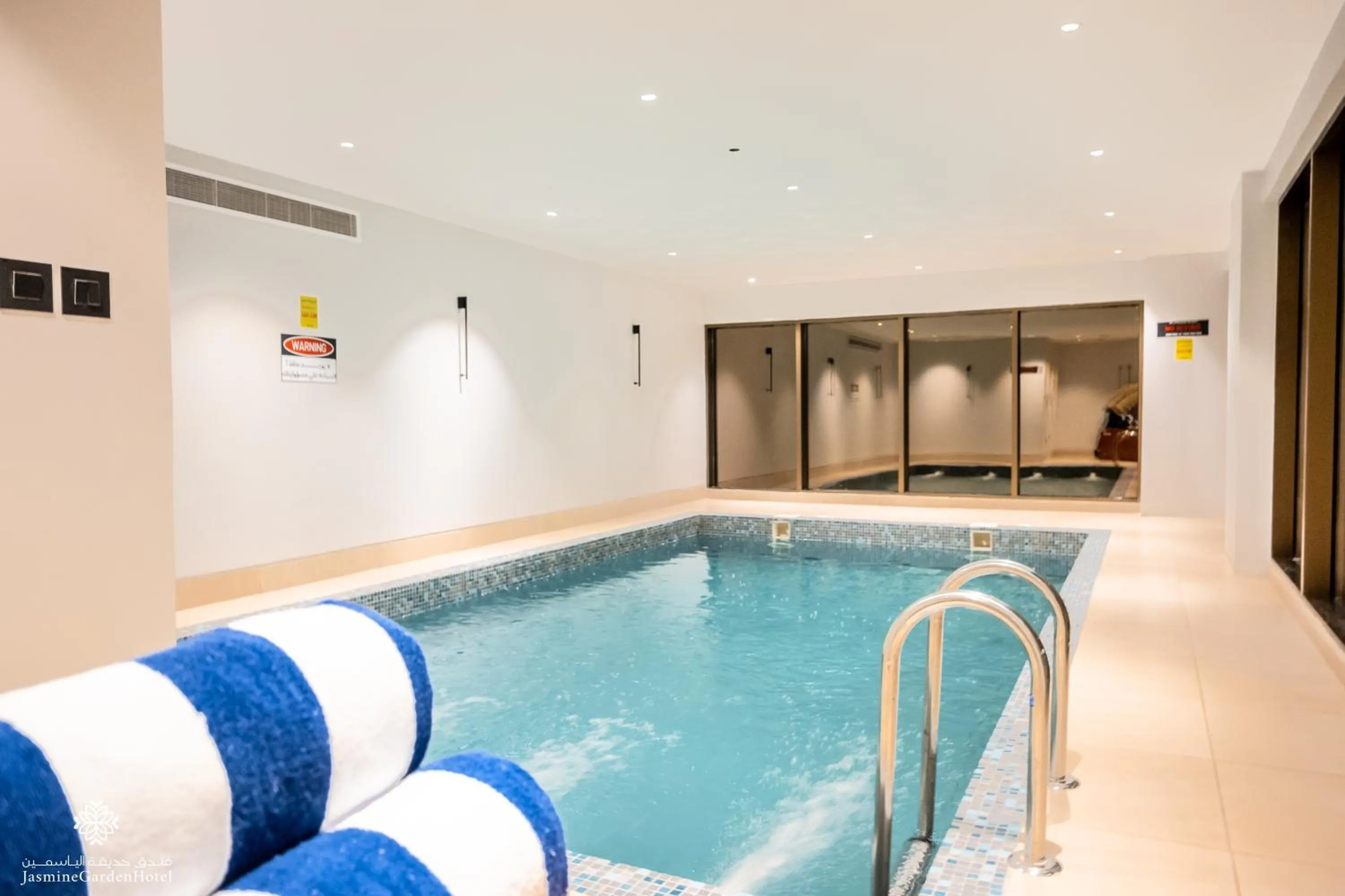 Swimming pool in Jasmine Garden Hotel