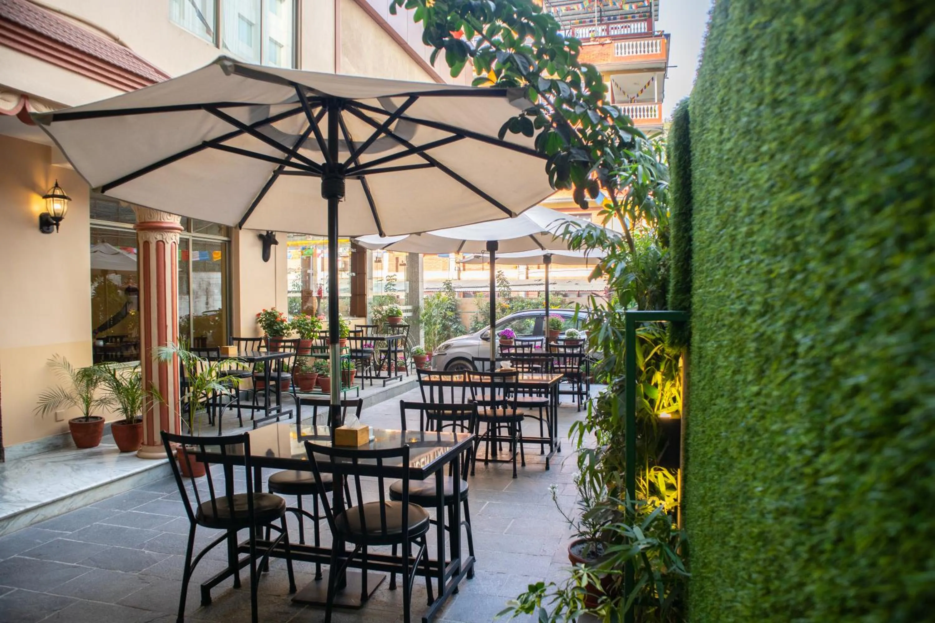 Restaurant/places to eat in Magnificent Hotel