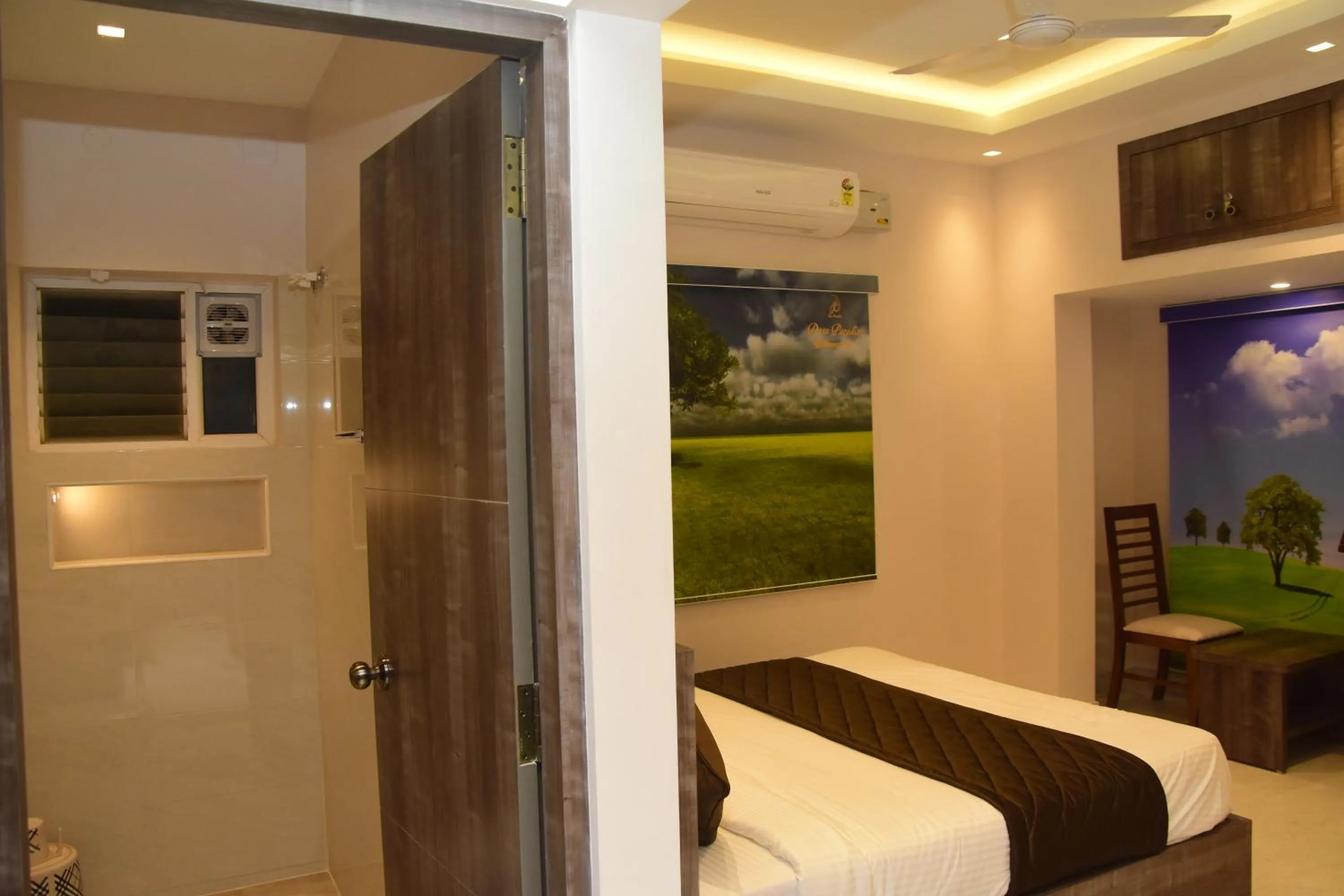 Bedroom, Bed in Dass Paradise