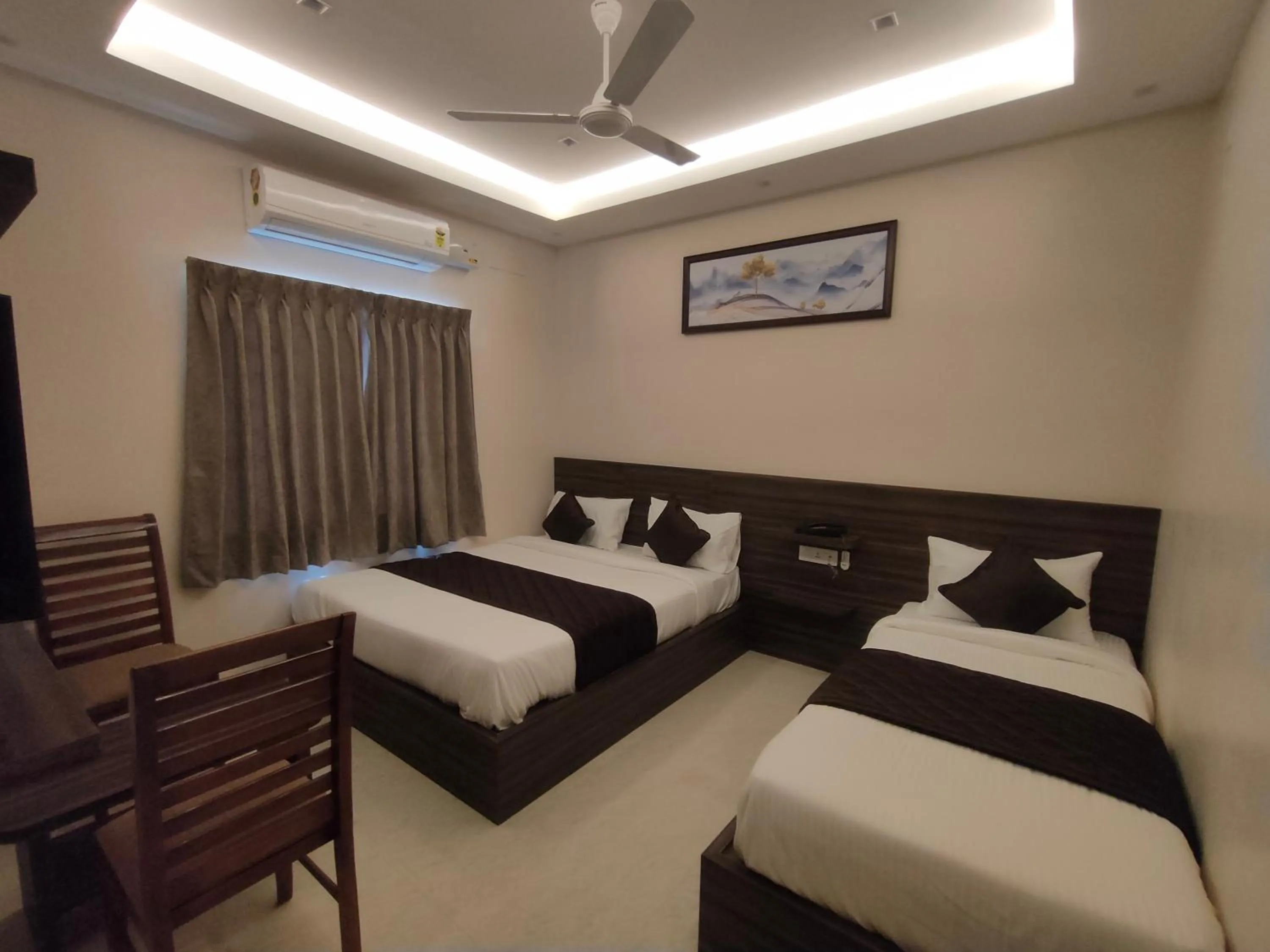 Photo of the whole room, Bed in Dass Paradise