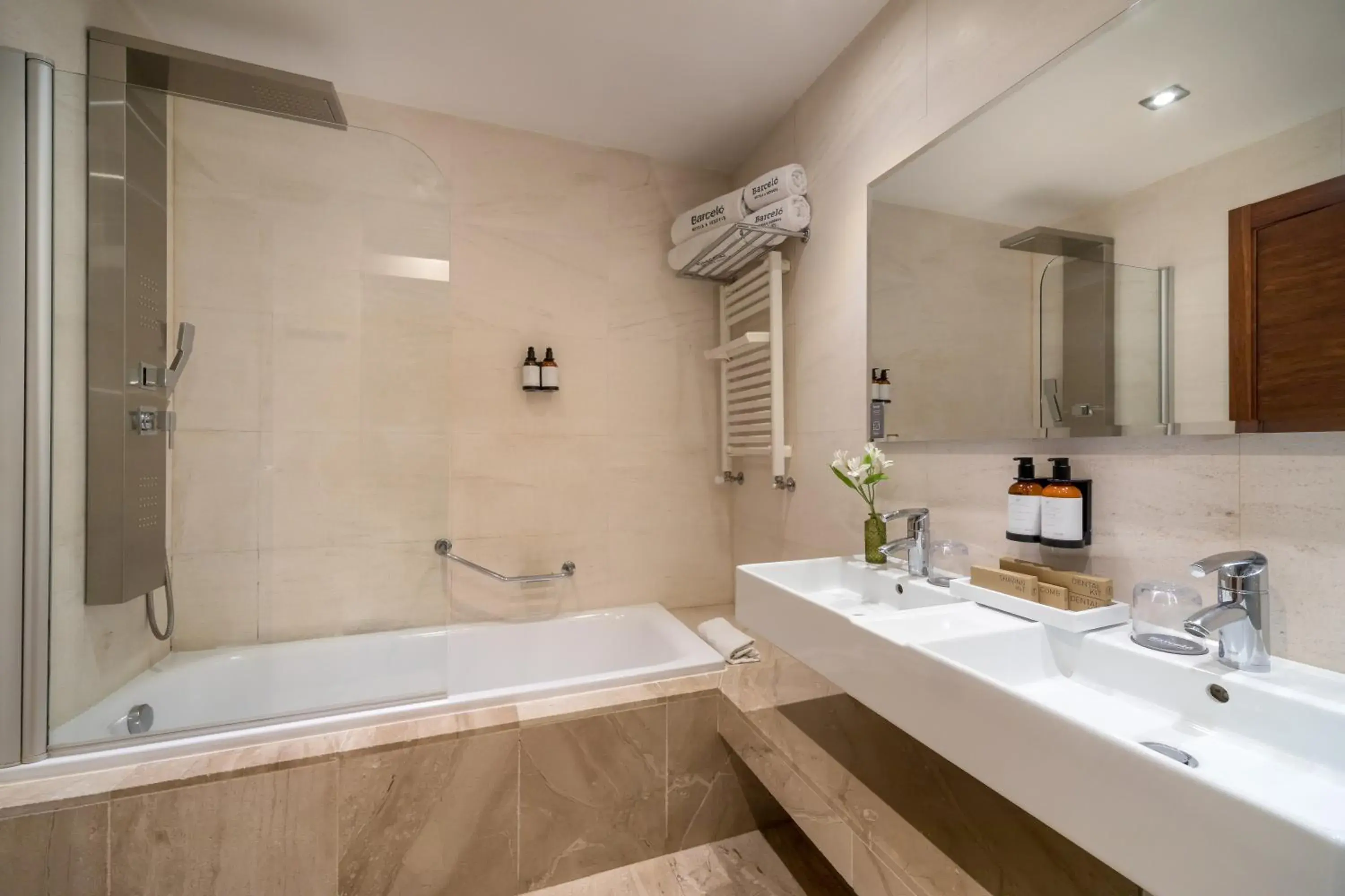 Bathroom in Barceló Granada Congress Bathroom in Barceló Granada Congress