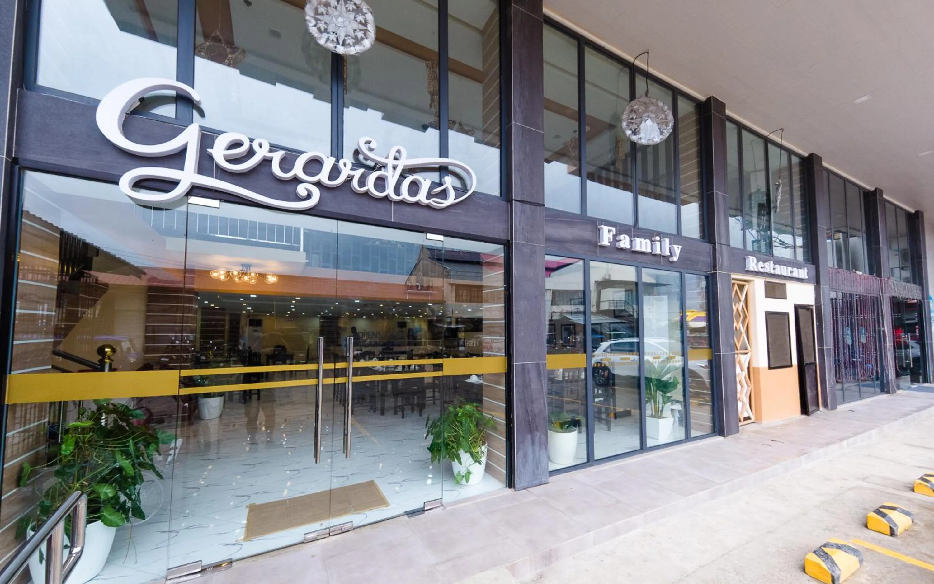 Restaurant/places to eat in Seeya Hotel