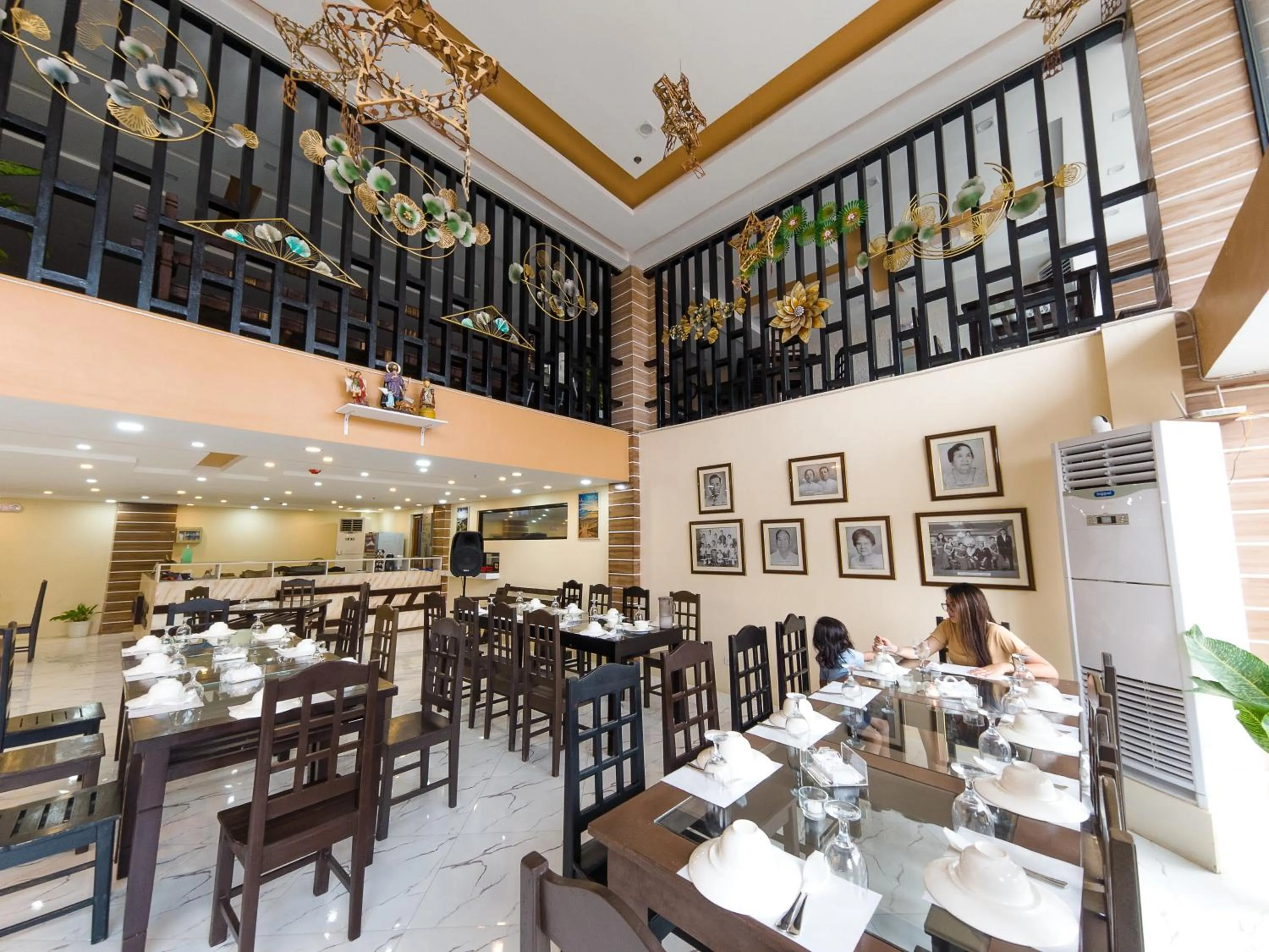 Restaurant/places to eat in Seeya Hotel