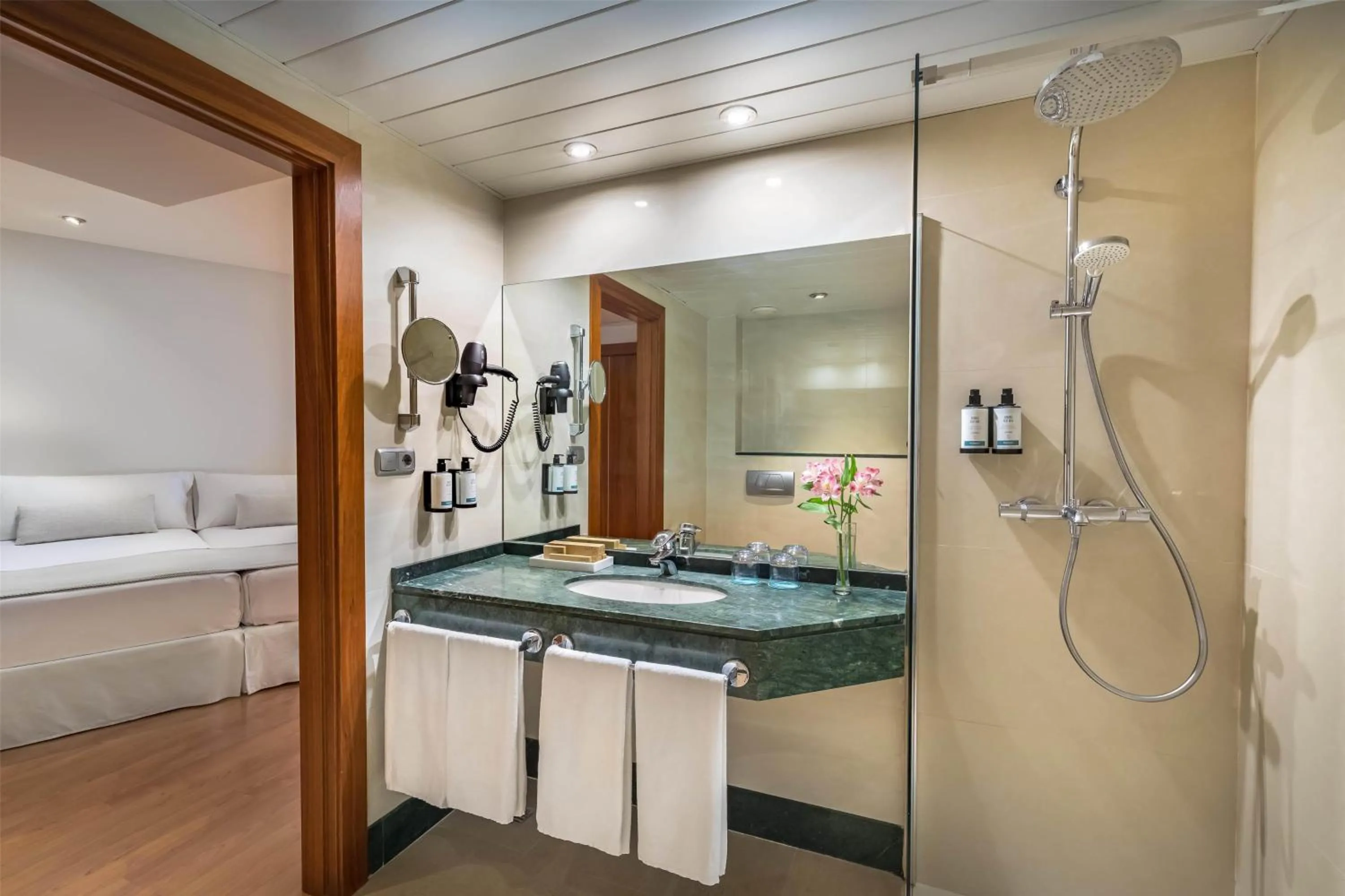 Bathroom, Bed in Occidental Granada