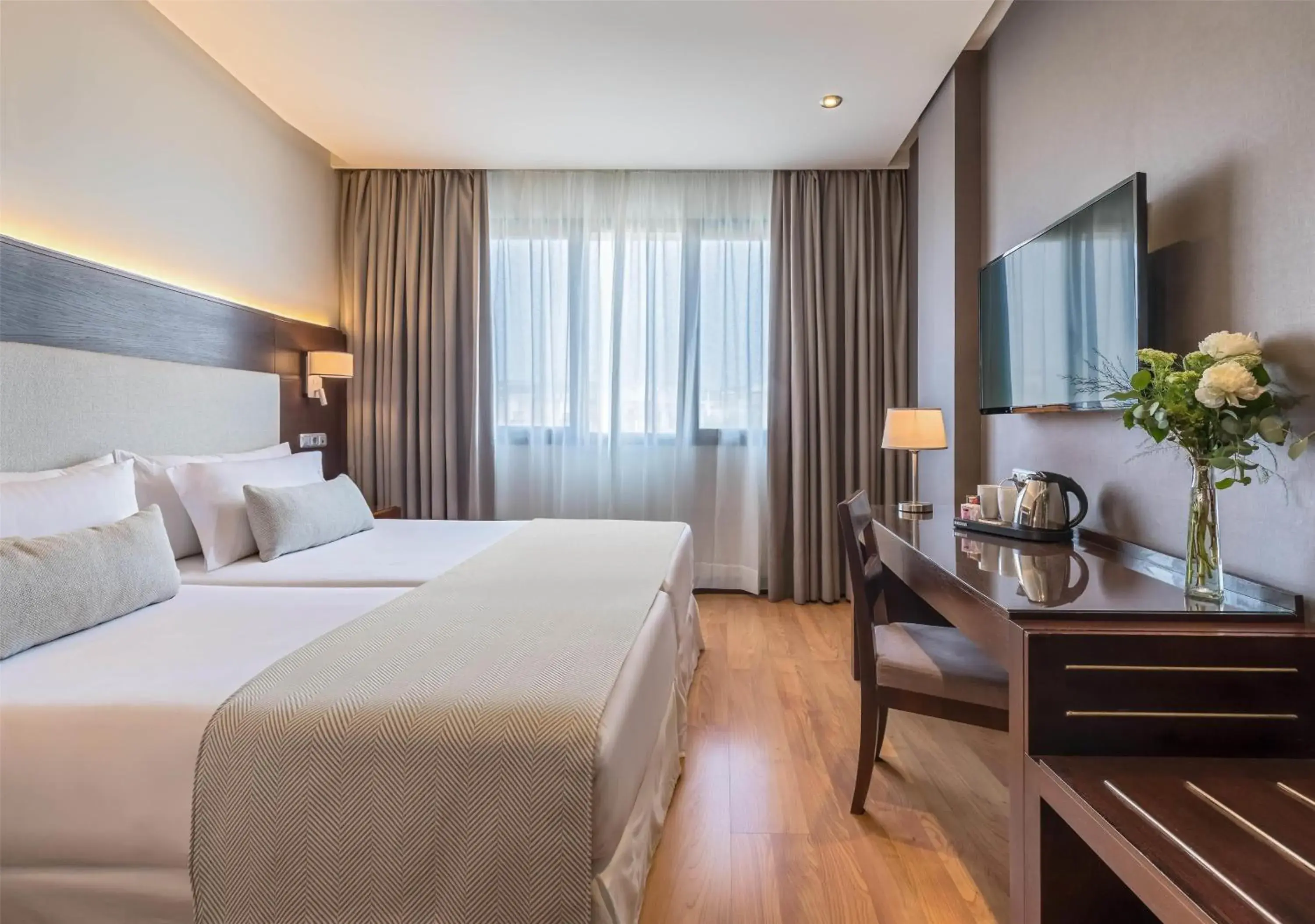 Bedroom, Bed in Occidental Granada Bedroom, Bed in Occidental Granada