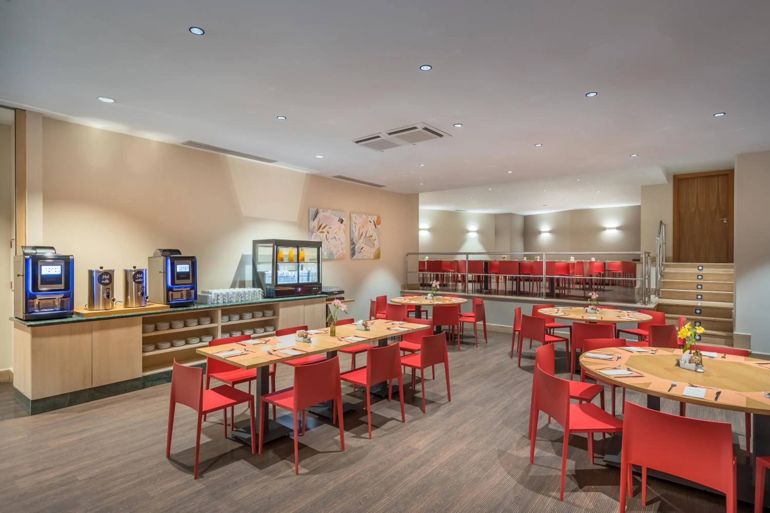 Restaurant/places to eat in Occidental Granada