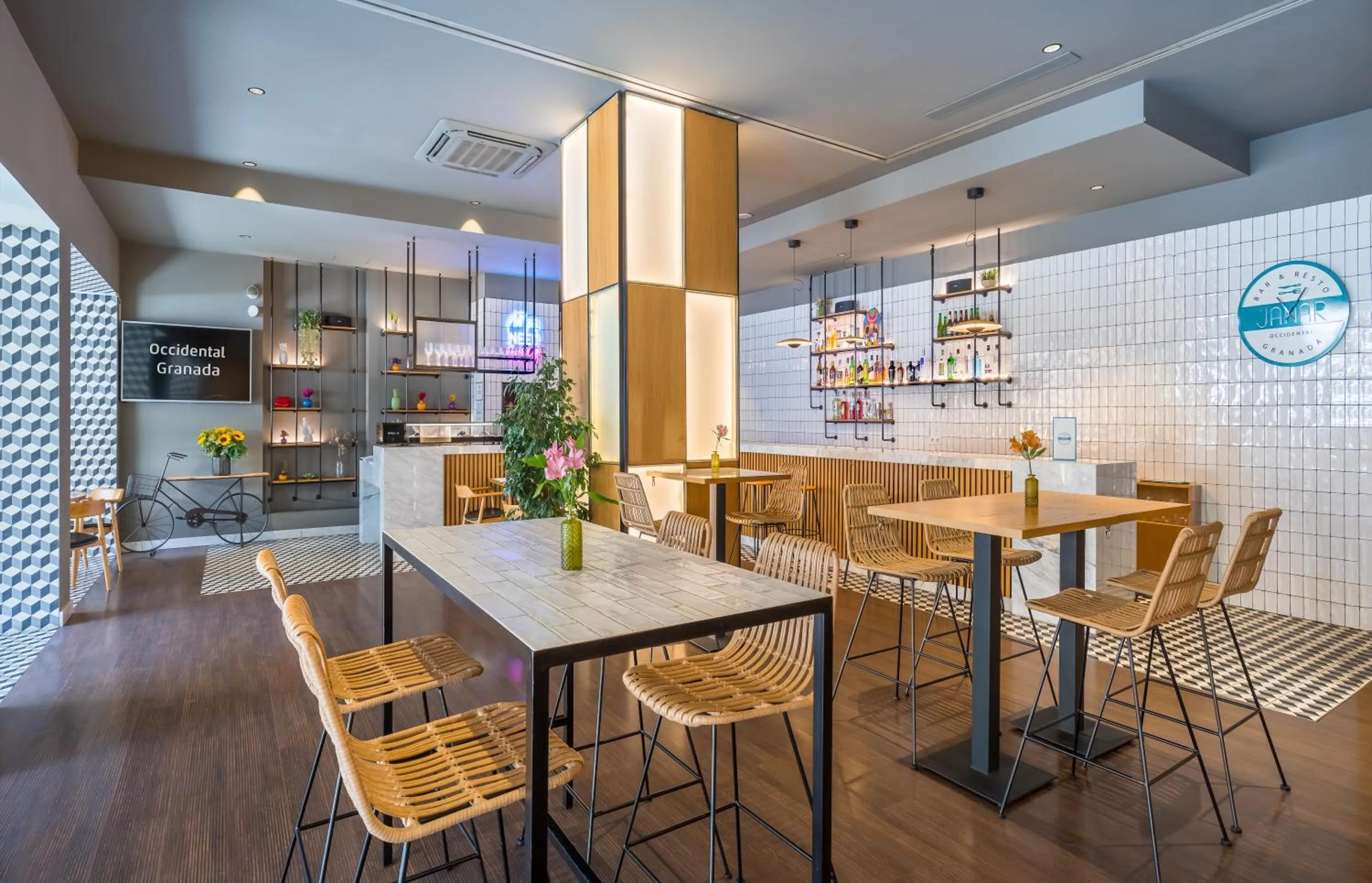 Lounge or bar in Occidental Granada