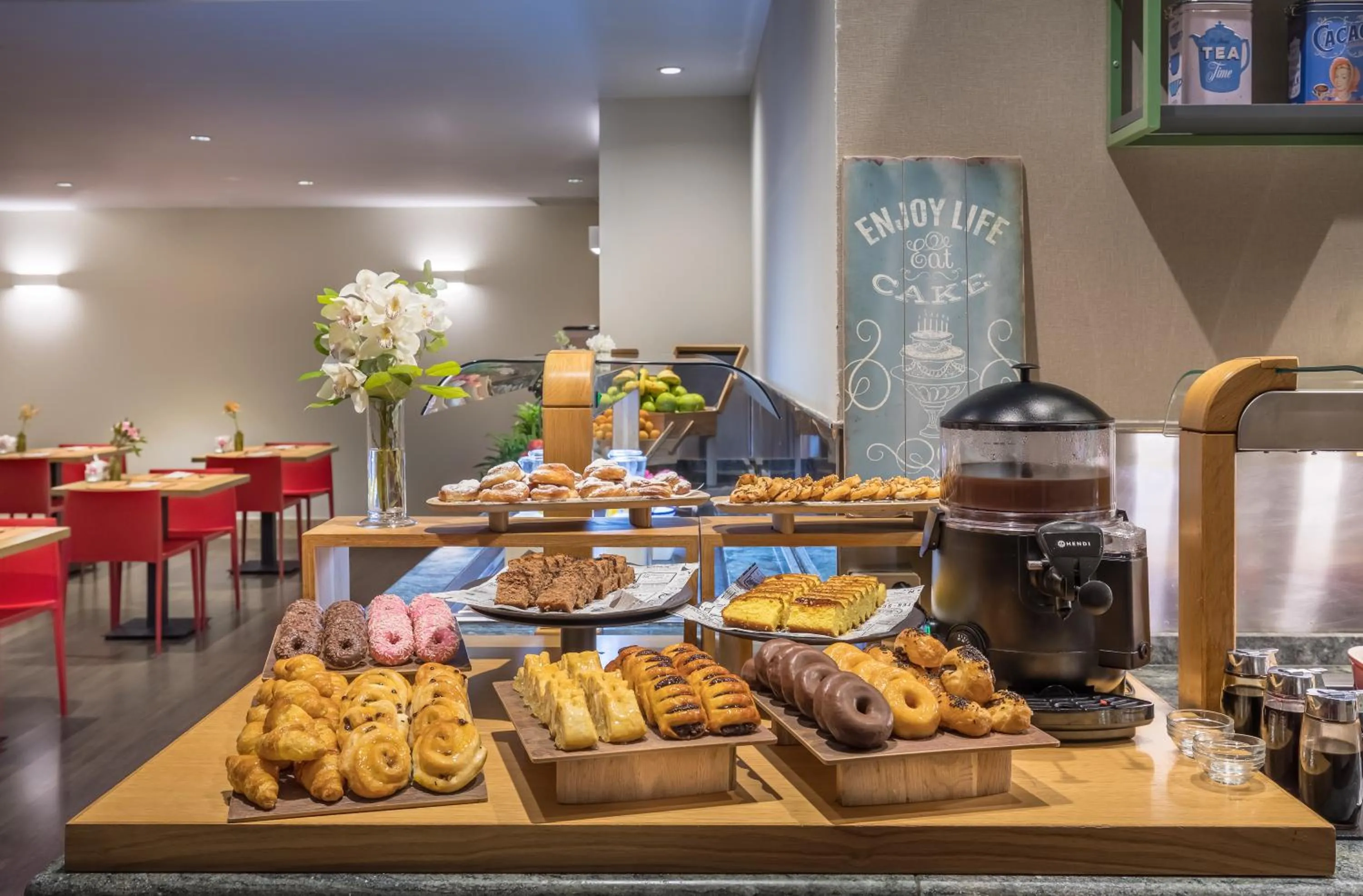 Restaurant/places to eat in Occidental Granada