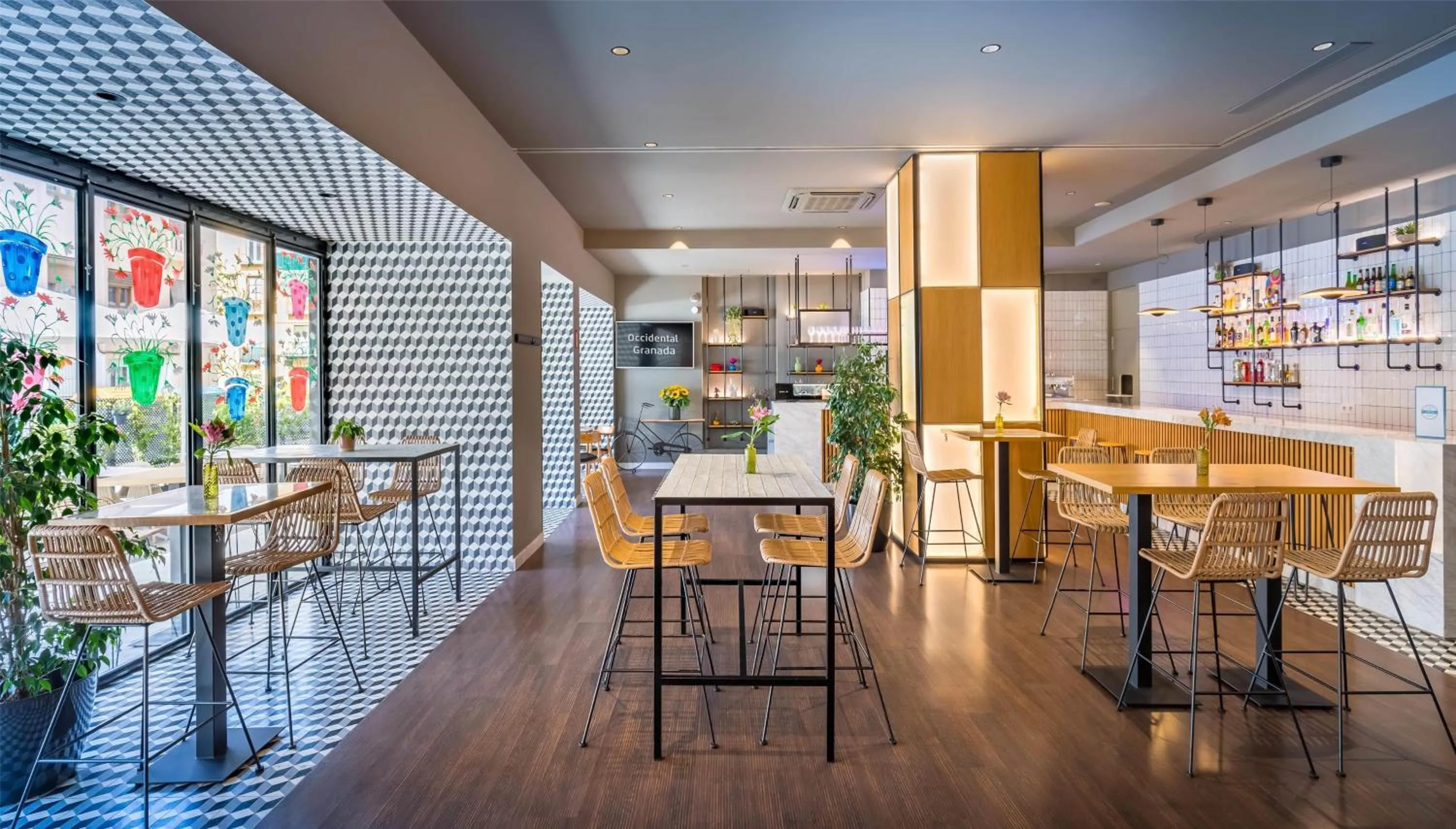 Lounge or bar in Occidental Granada