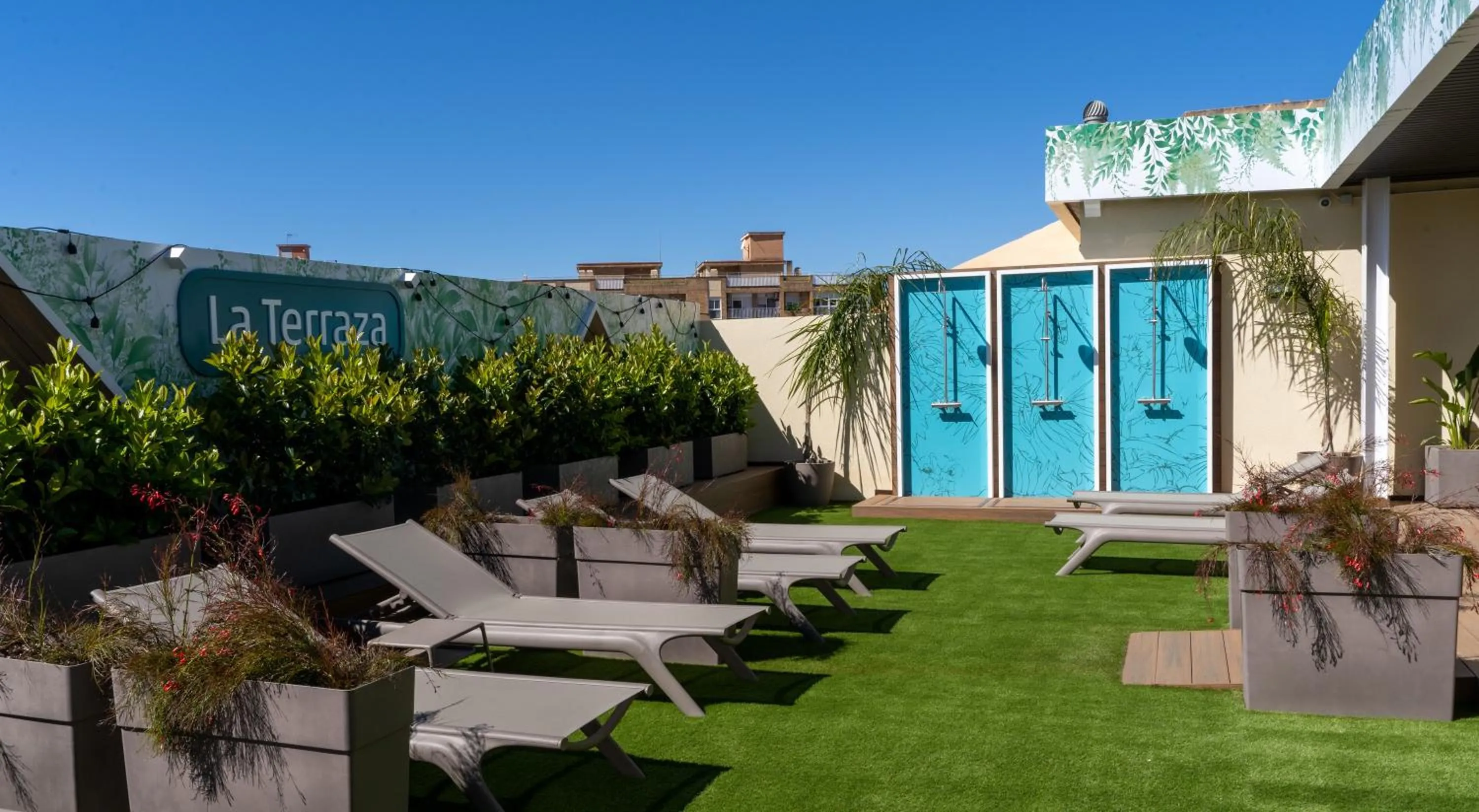 Shower in Occidental Granada