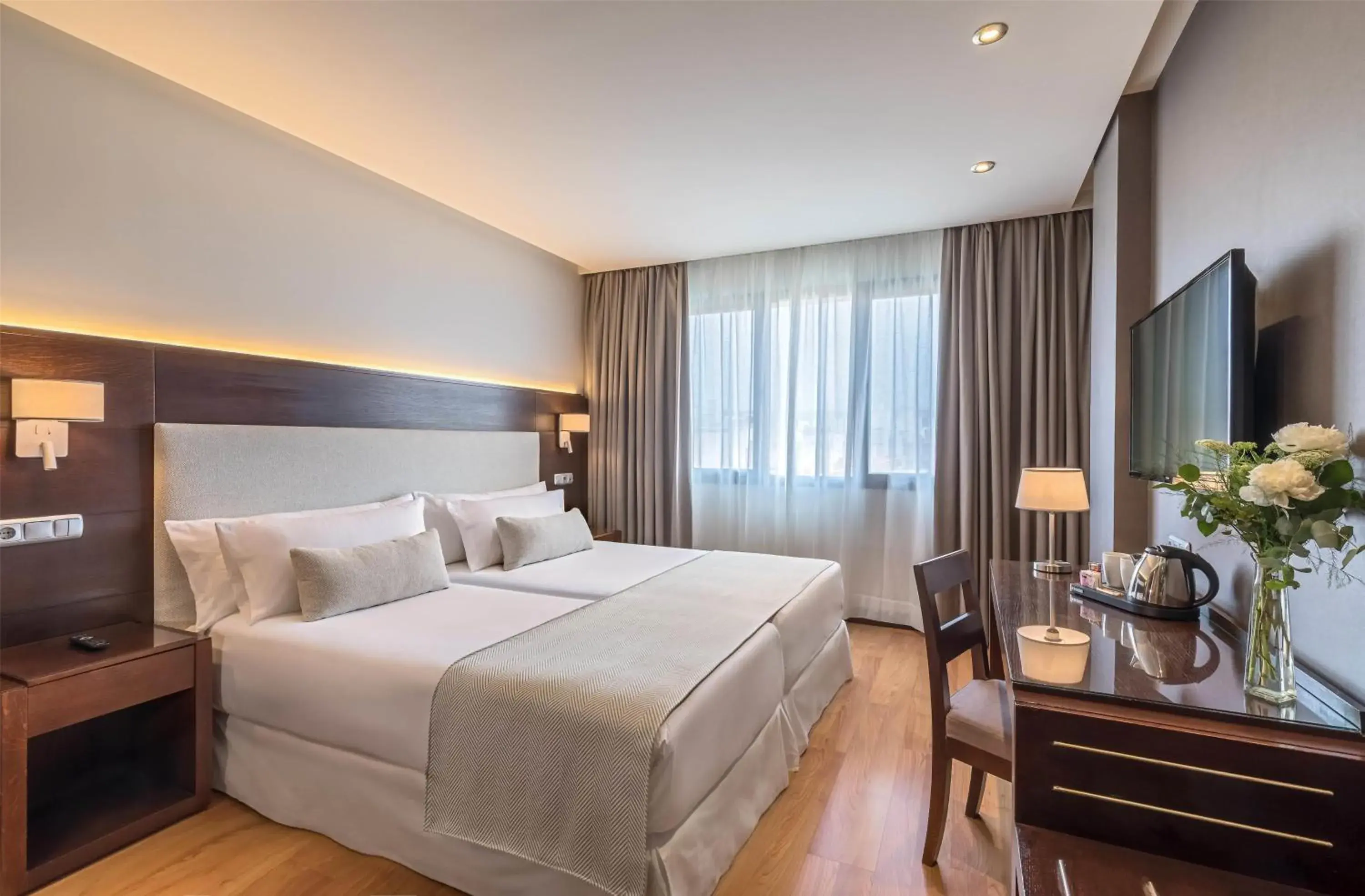 Bedroom, Bed in Occidental Granada Bedroom, Bed in Occidental Granada