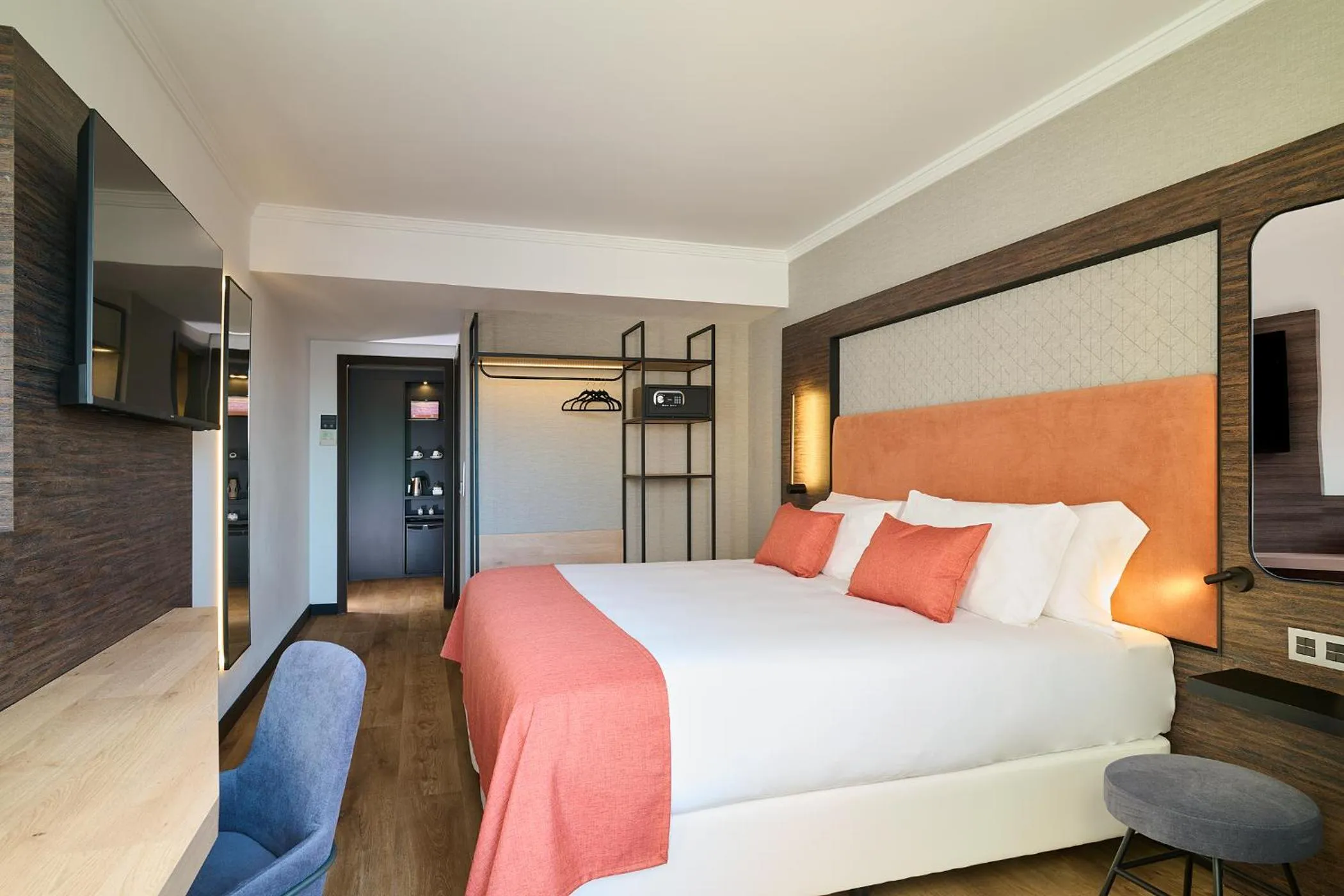 Coffee/tea facilities, Bed in Gran Hotel Luna de Granada