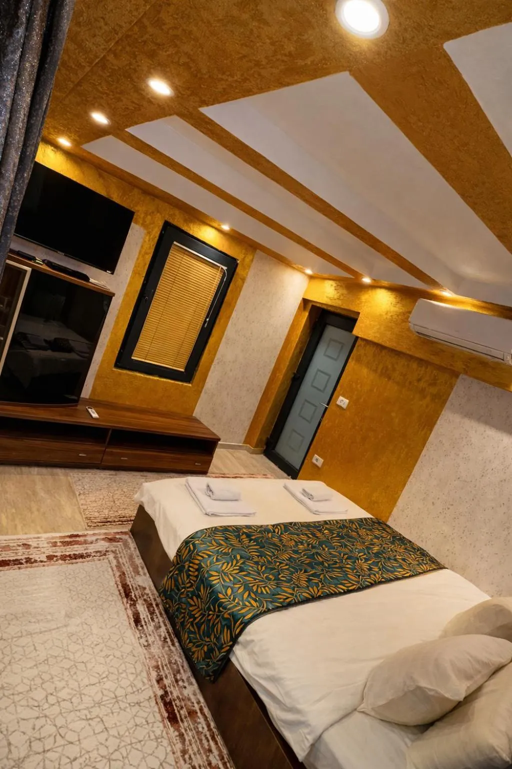 View (from property/room), Bed in Hotel Premium