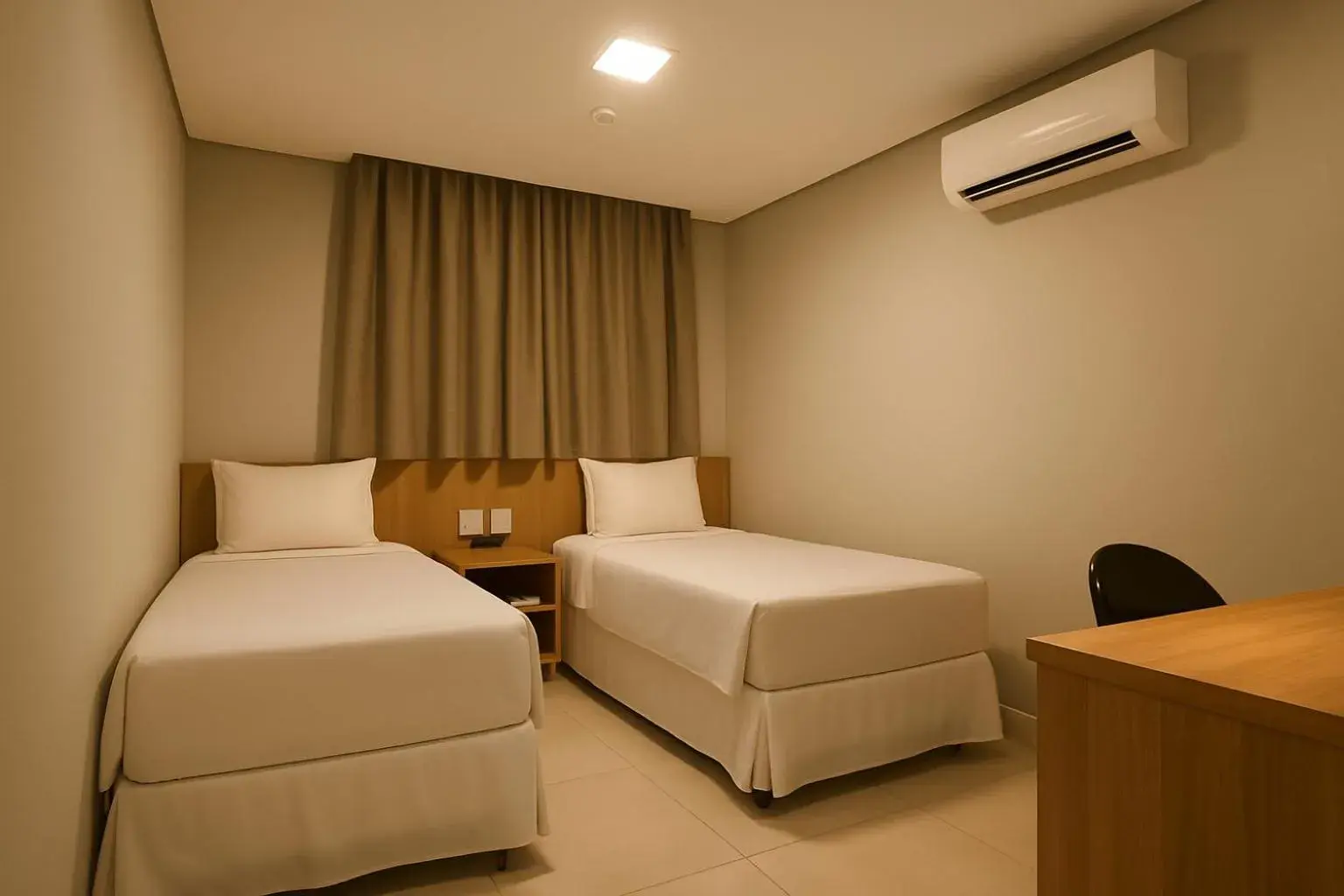 Large Twin Room - single occupancy in Hotel Solar Paulista Large Twin Room - single occupancy in Hotel Solar Paulista