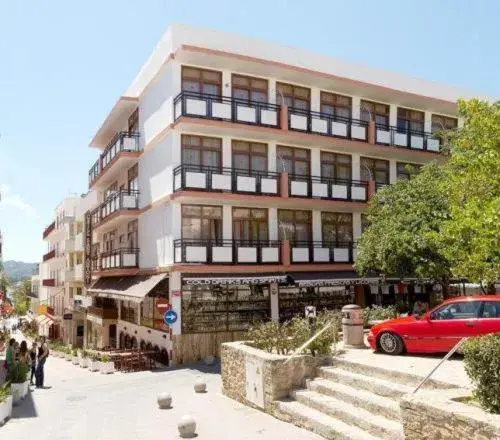 Property building in Apartamentos Tramuntana Property building in Apartamentos Tramuntana