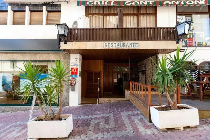 Facade/entrance in Apartamentos Tramuntana Facade/entrance in Apartamentos Tramuntana