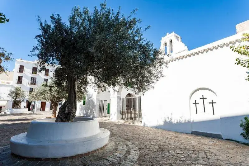 Property building in Apartamentos Tramuntana Property building in Apartamentos Tramuntana