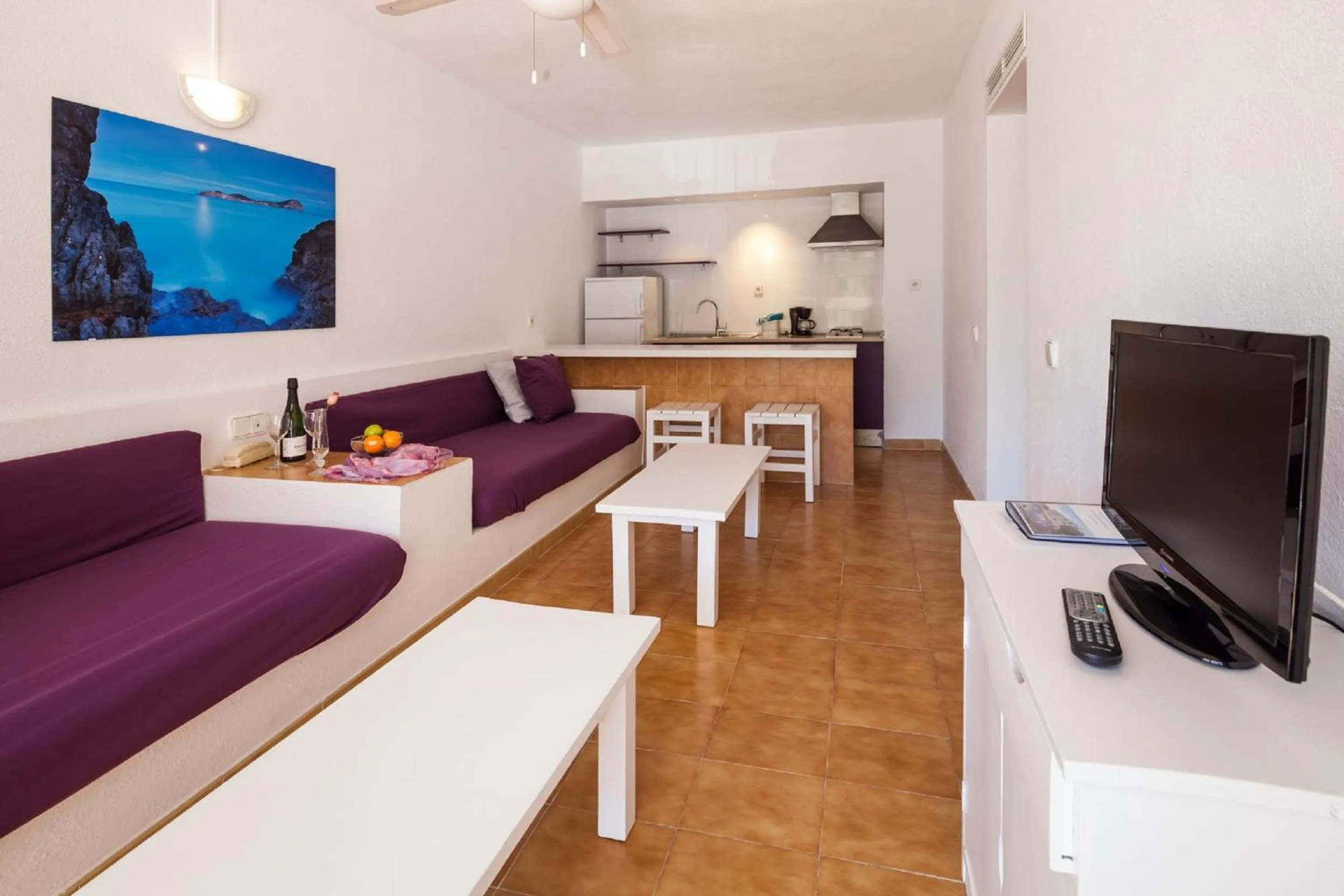 Kitchen or kitchenette in Aparthotel Puerto Cala Vadella